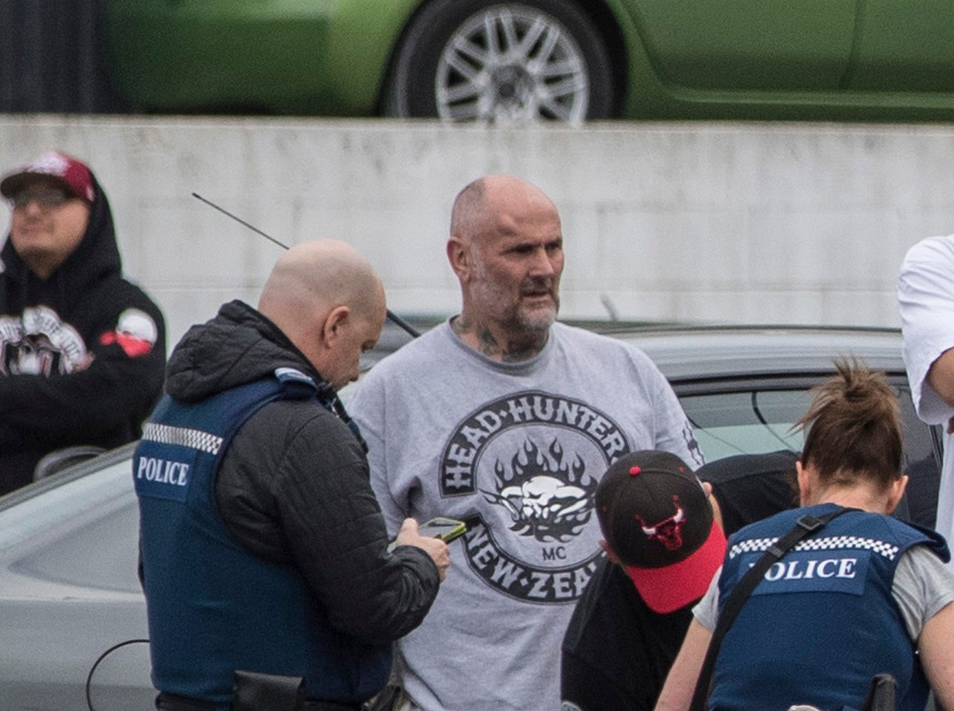 Wayne Doyle speaks to police at 232 Marua Rd as police raid the pad of the Head Hunters East chapter in 2017. Photo / Peter Meecham