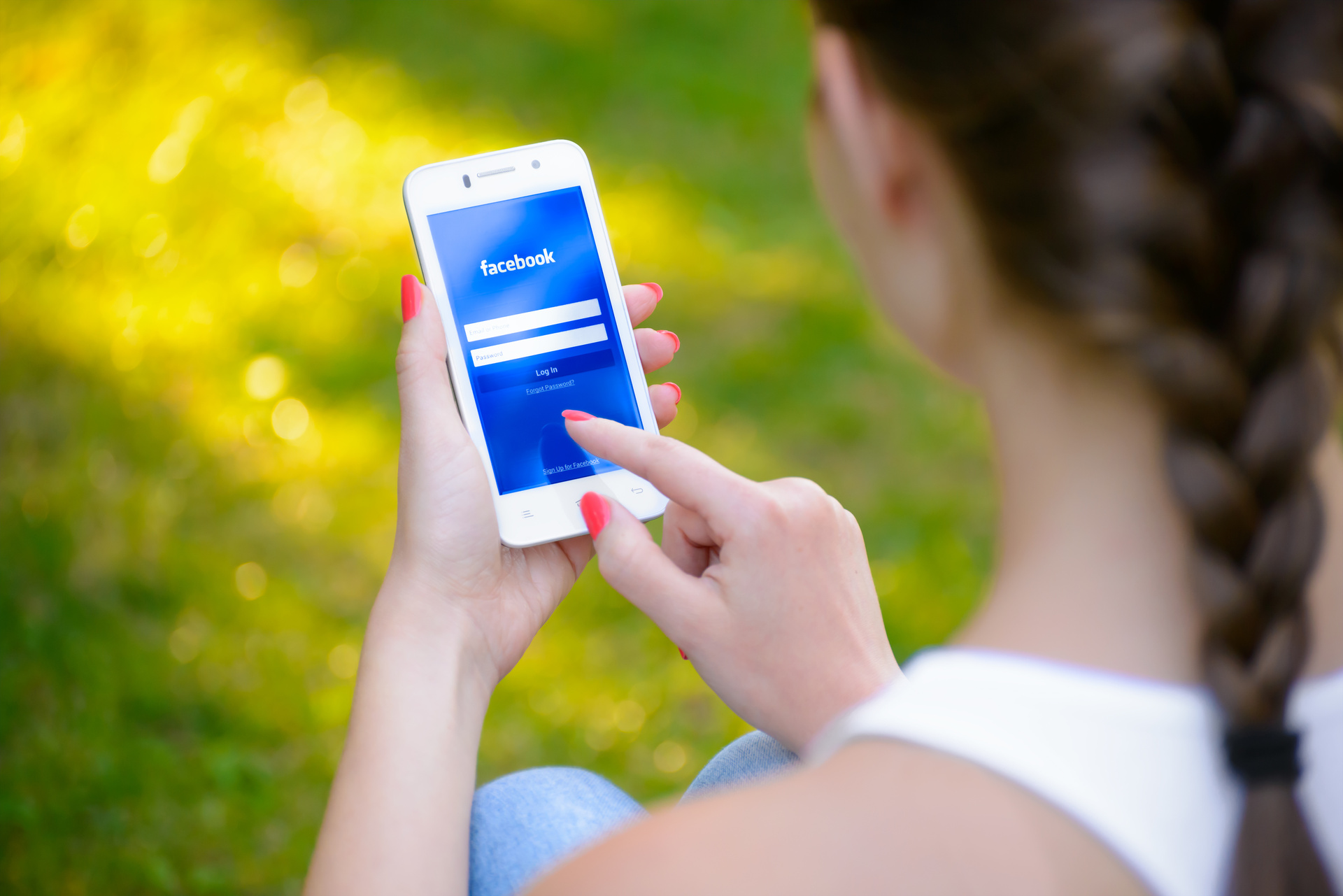An expert sees the need for a deeper think about how technology - and issues like fake news - is shaping our society. Photo / 123RF