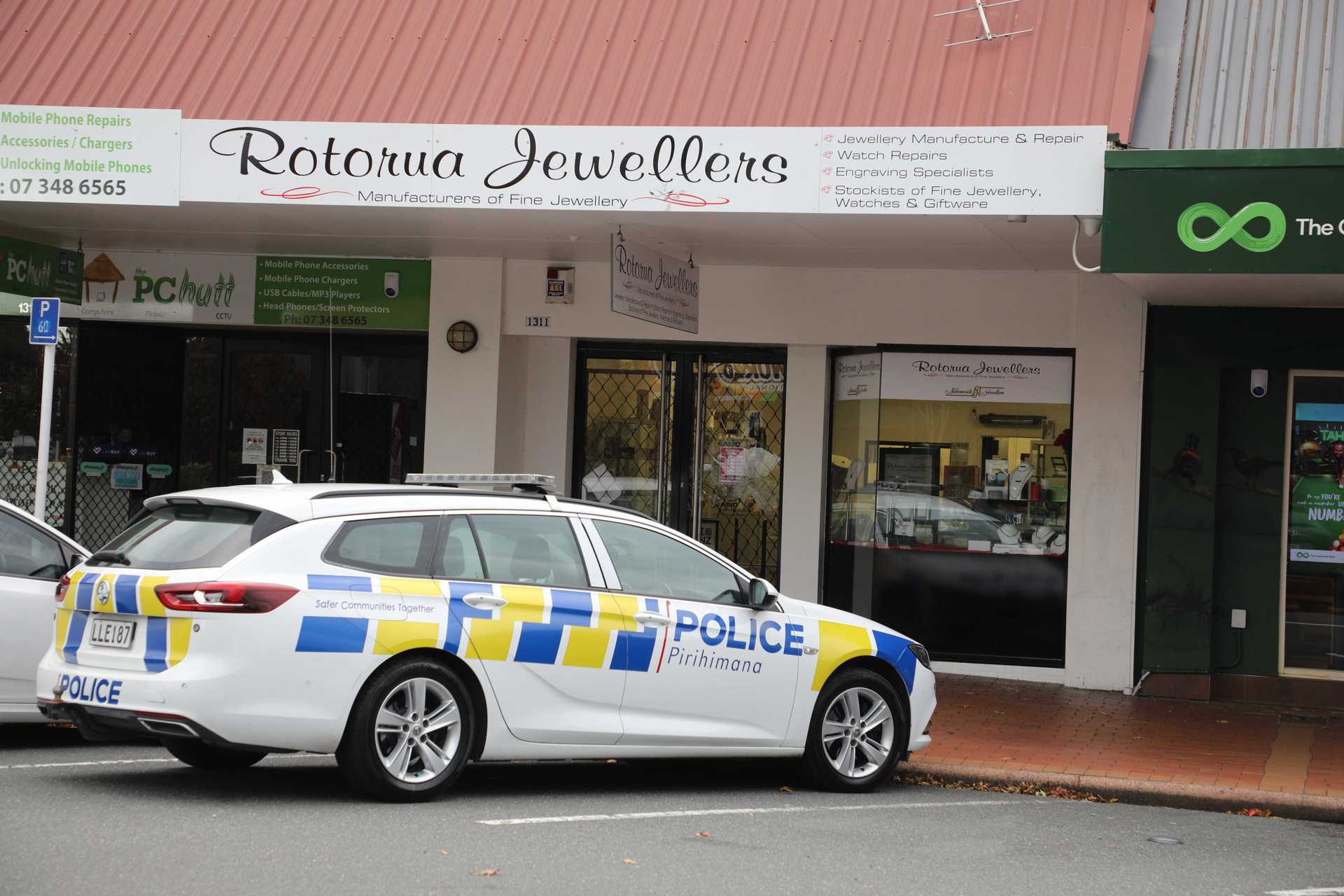 Police were investigating a robbery at Rotorua Jewellers on Tutanekai St from 12.40am. Photo / Andrew Warner