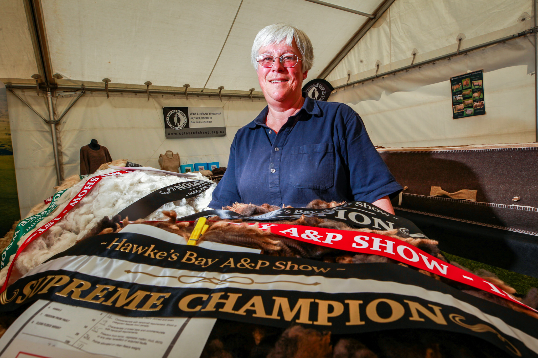 Susan Grayson from Central Hawke’s Bay with her Hoggett Fine Fleece class winner, also taking out Champion Fleece and Supreme Overall Black and Coloured Fleece.