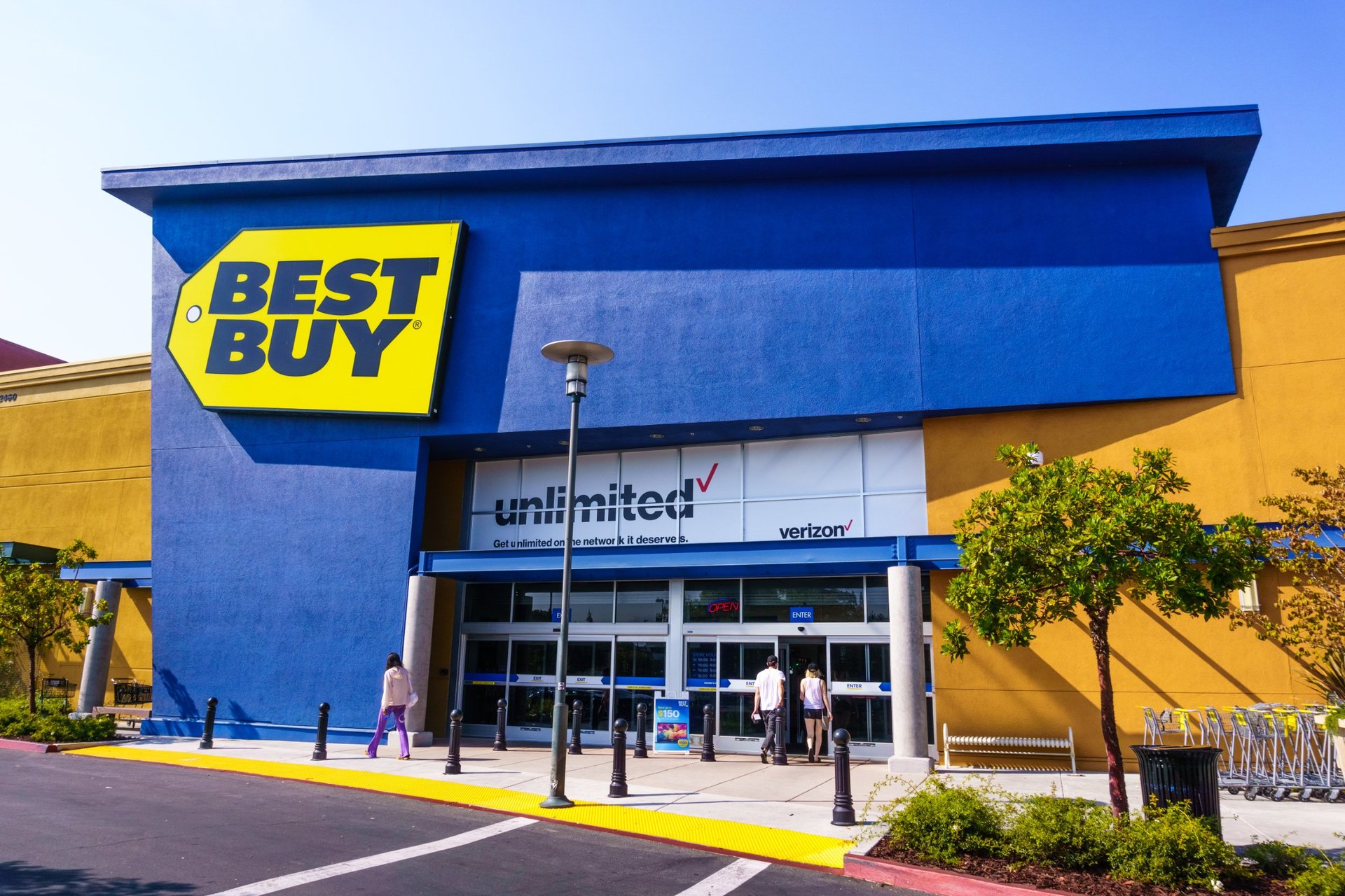 Electronic retailer Best Buy was the top performing stock after beating expectations at the revenue and earnings level for the most recent quarter. Photo / 123RF