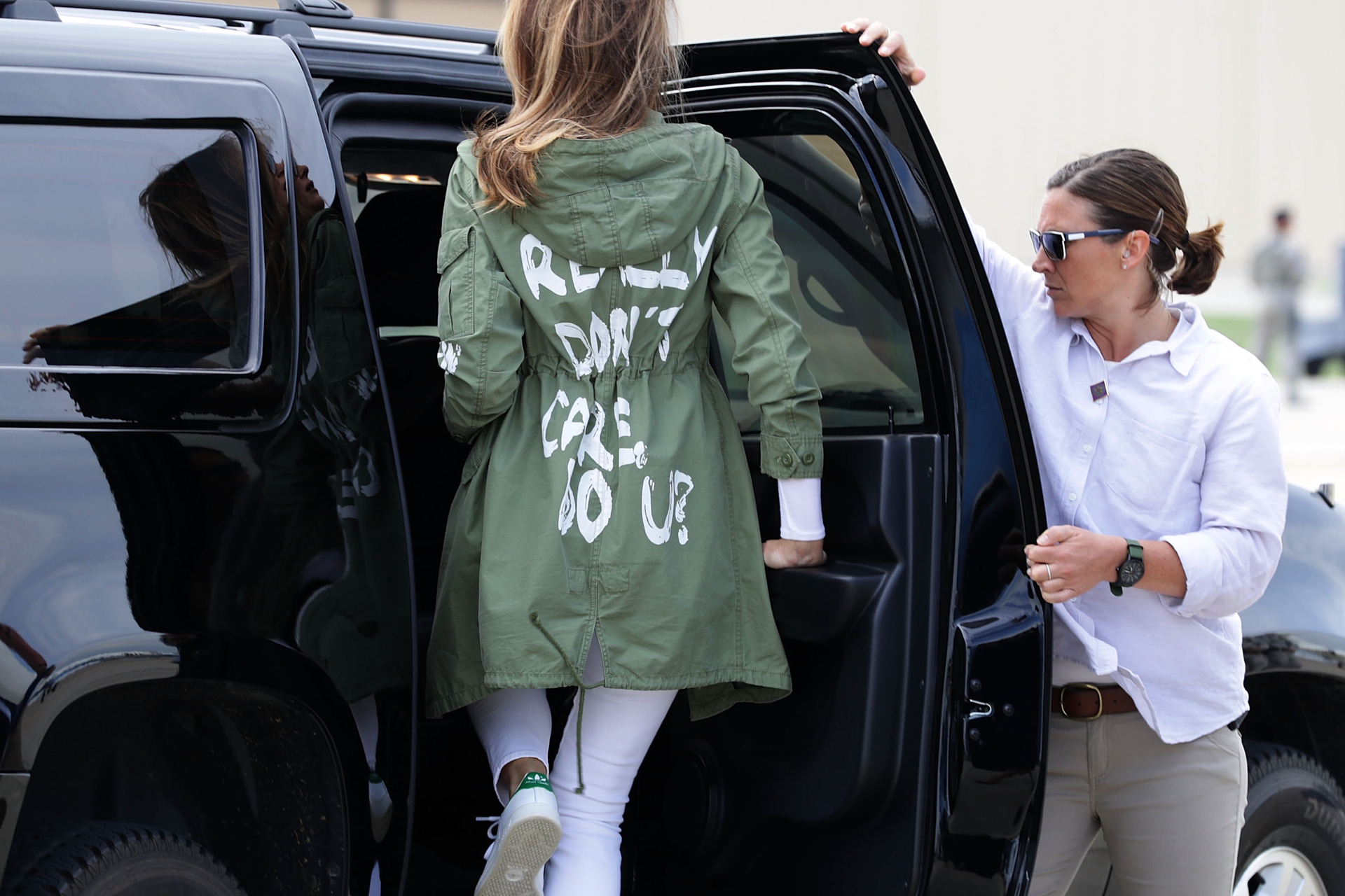 U.S. first lady Melania Trump climbs back into her motorcade after travelling to Texas. Photo / Getty Images