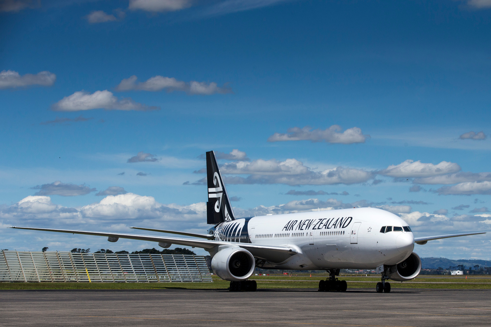 Air New Zealand Boeing 777 on the tarmac at the Auckland International Airport. Photo / Jason Oxenham