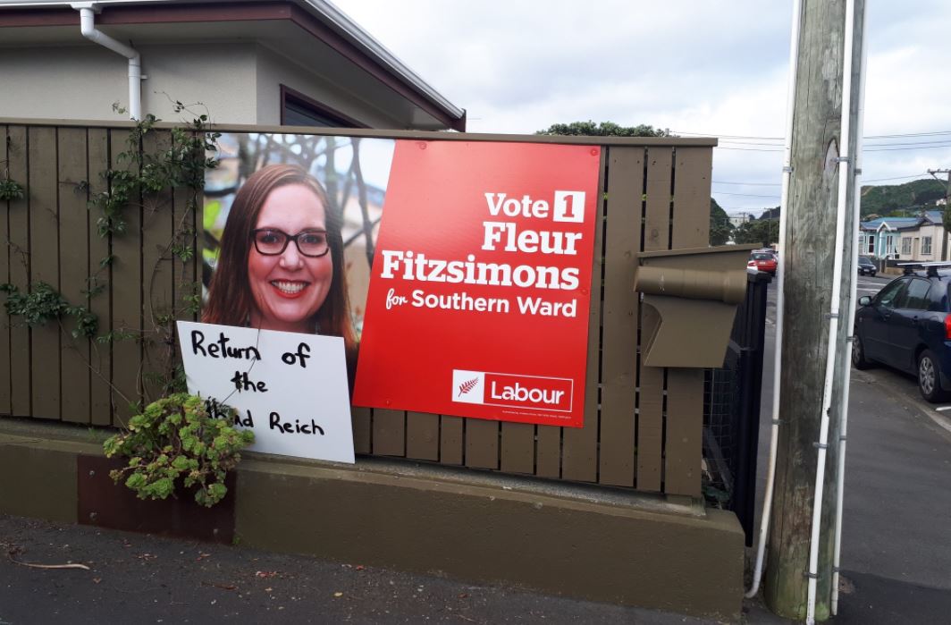 The sign left on Fleur Fitzsimons' fence has been widely condemned. Photo / Twitter