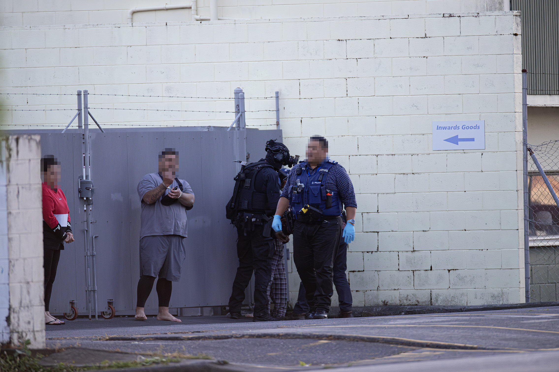 Police have executed a search warrant on the Head Hunters Motorcycle Club gang pad on View Rd in Henderson this morning.