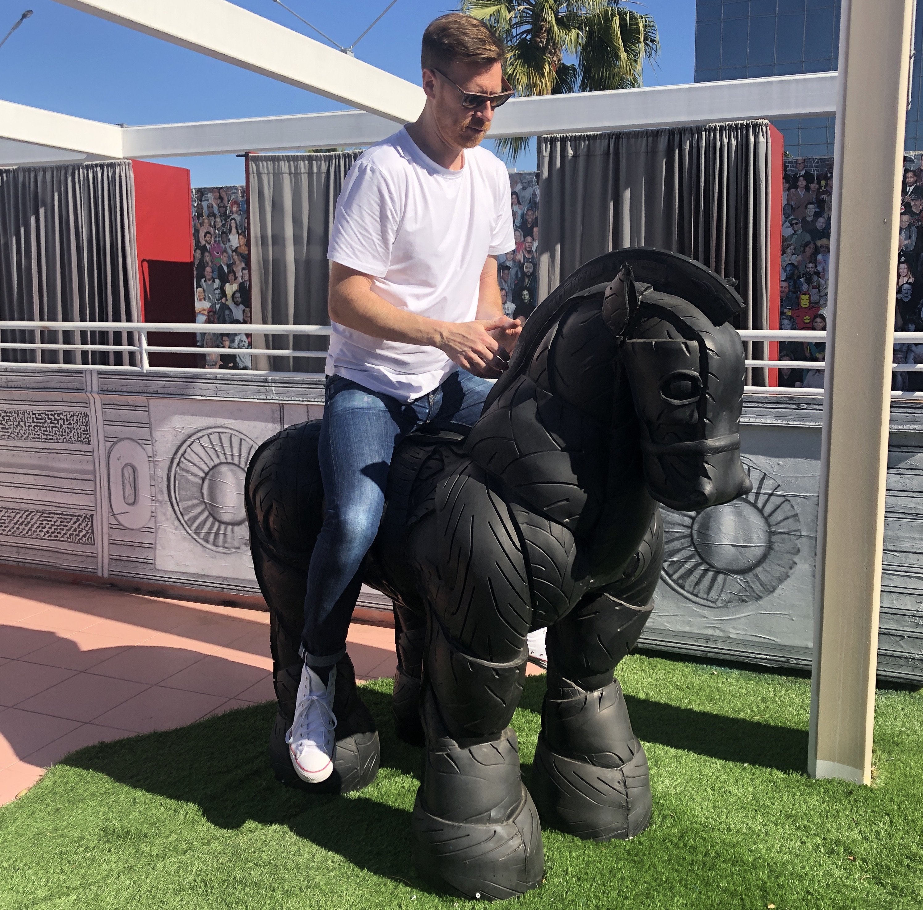 At Mr Brainwash, you can ride a horse *(sculpture).