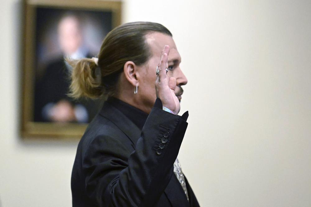 Actor Johnny Depp is sworn in during a hearing at the Fairfax County Circuit Court in Fairfax. Photo / AP
