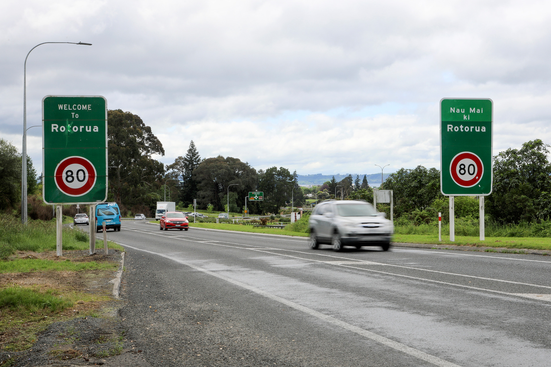 Bilingual entrance way signage just south of Rotorua. Photo / Andrew Warner
