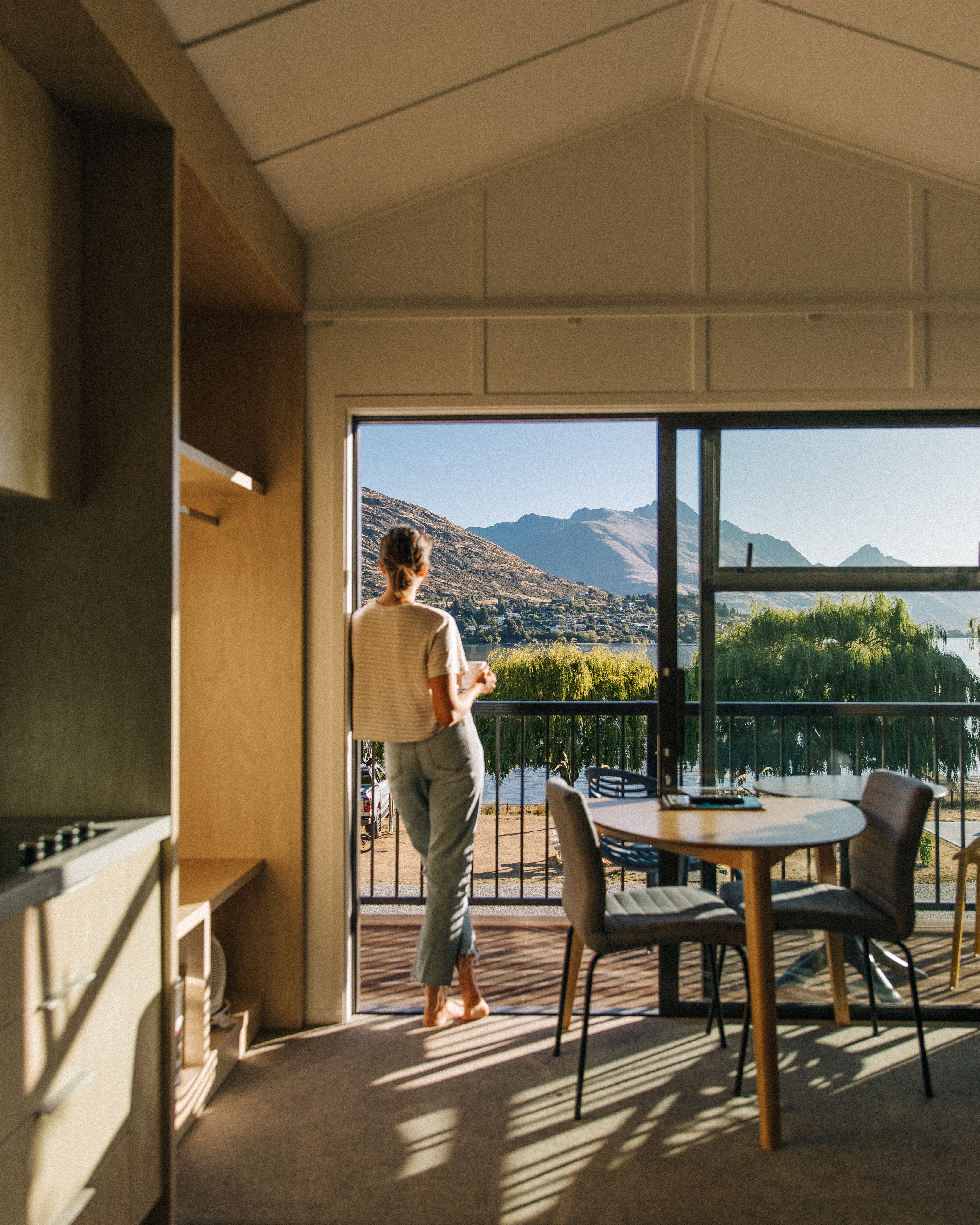 Sitting directly above Frankton Beach is Driftaway Queenstown holiday park, with extraordinary water views.