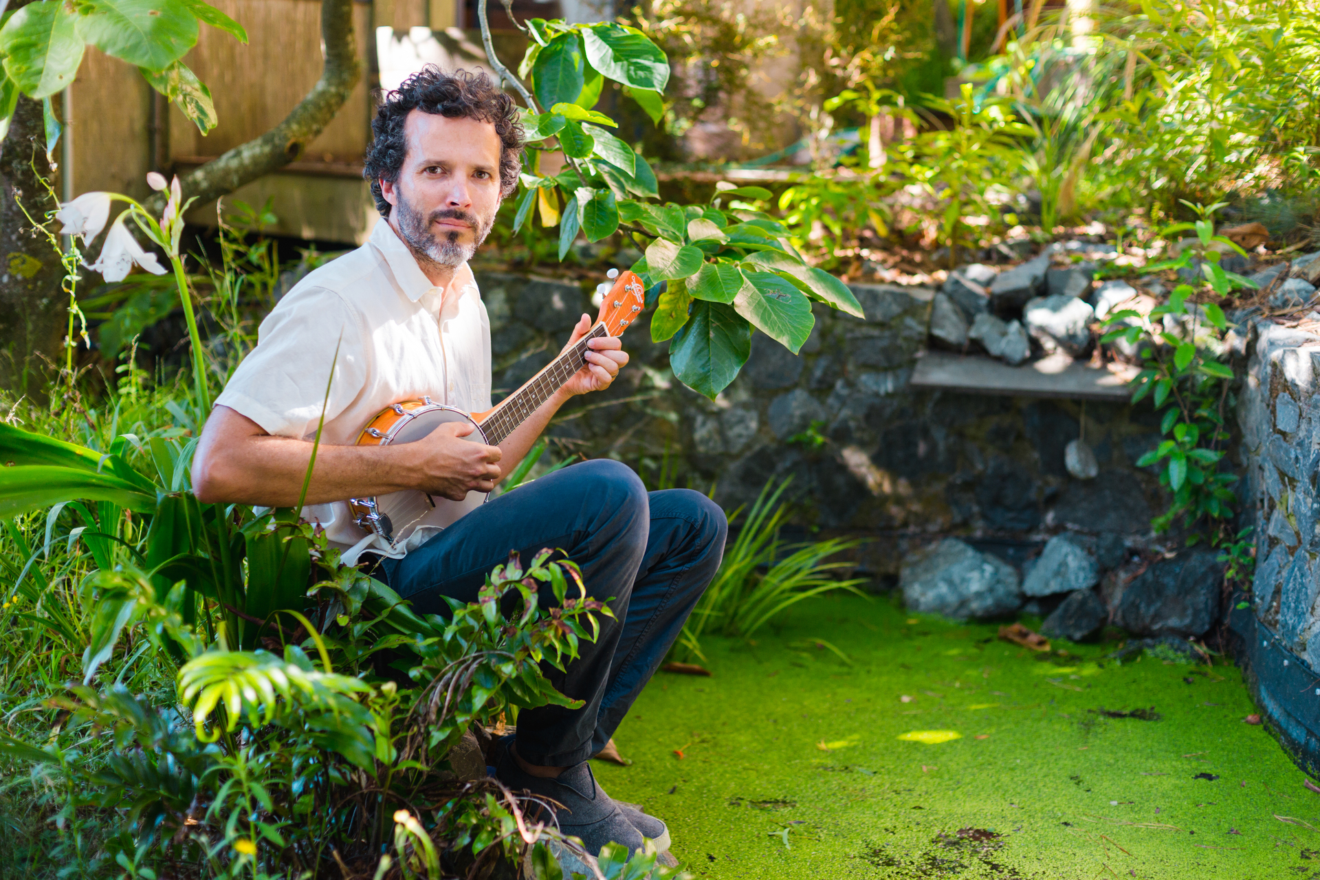 Bret McKenzie on the ol' banjo. Photo: Rebecca McMillan