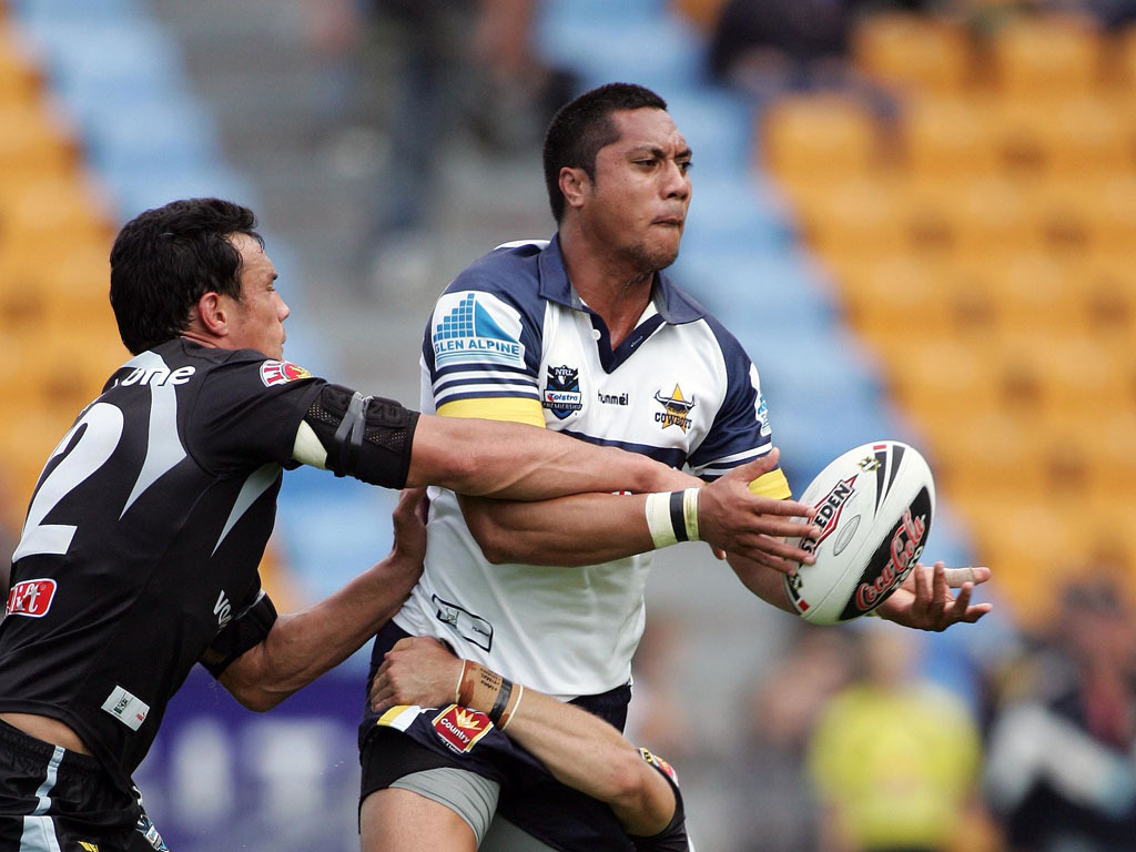 Former Warrior Sione Faumuina makes an offload for the Cowboys in a 2007 game. Photo / Photosport