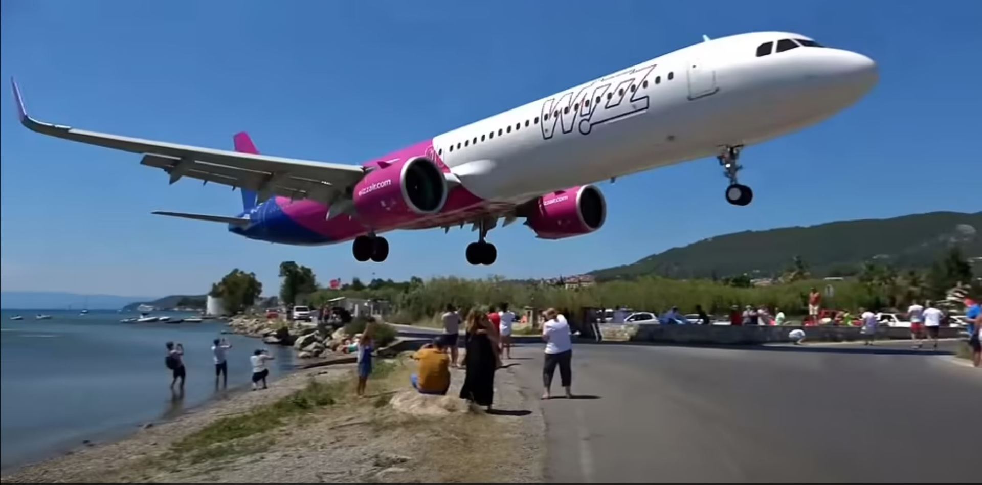 Wizz Air, seen here approaching the Greek Island of Skiathos, was top of the class in new carbon emission rankings. Photo / The Great Flyer, Screenshot