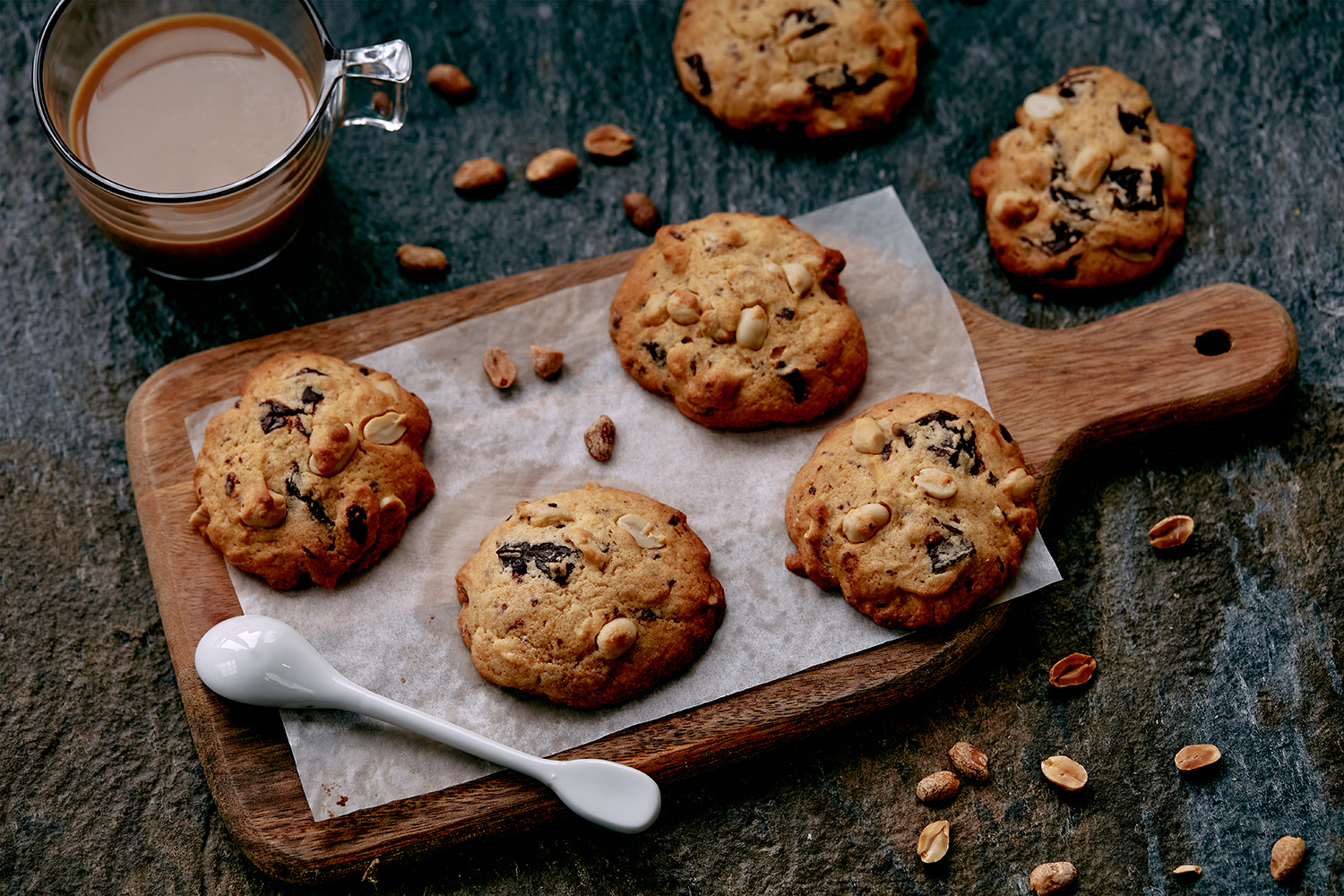These decadent cookies are for both chocolate and peanut lovers. Photo / Babiche Martens