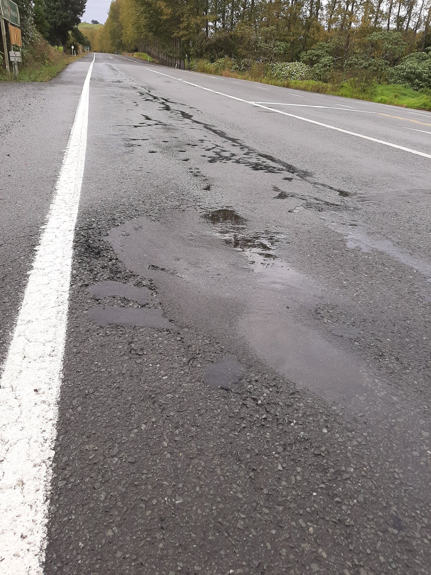 Uneven surfaces at the intersection of SH1 and SH15 between Okaihau and Ohaeawai. Photo / Jenny Ling