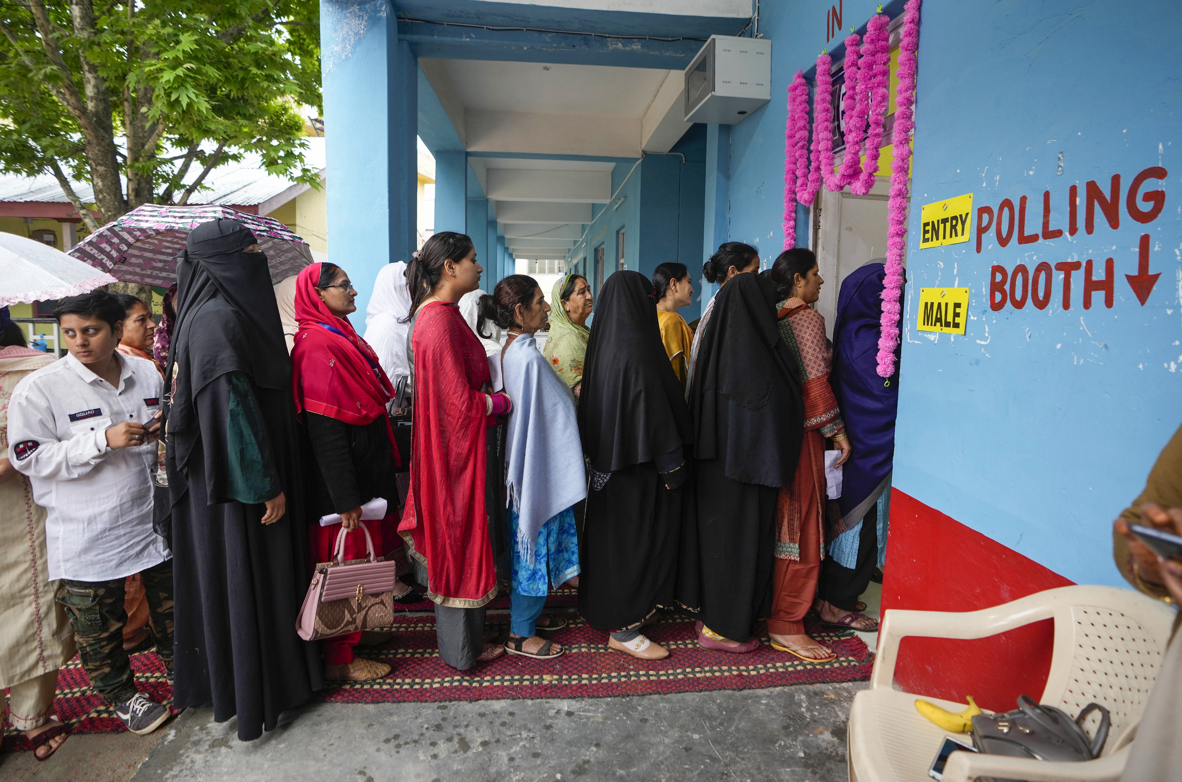 Women queue up to vote at a women-only booth during the first round of polling of India’s national election in Doda district, Jammu and Kashmir, India. Photo / AP