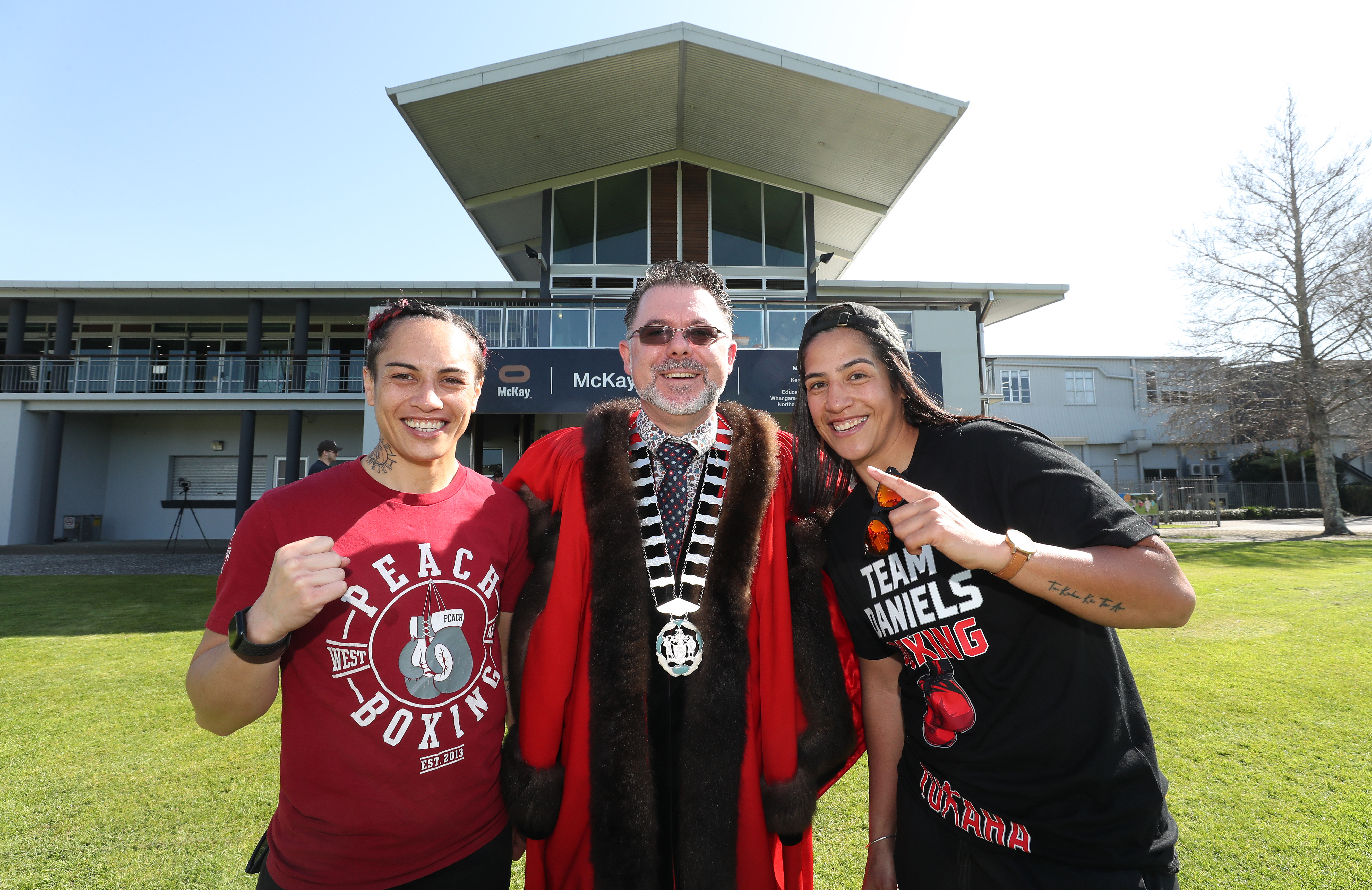 World champion boxers Mea Motu (left) and Lani Daniels with Whangārei Mayor Vince Cocurullo. Photo / Michael Cunningham