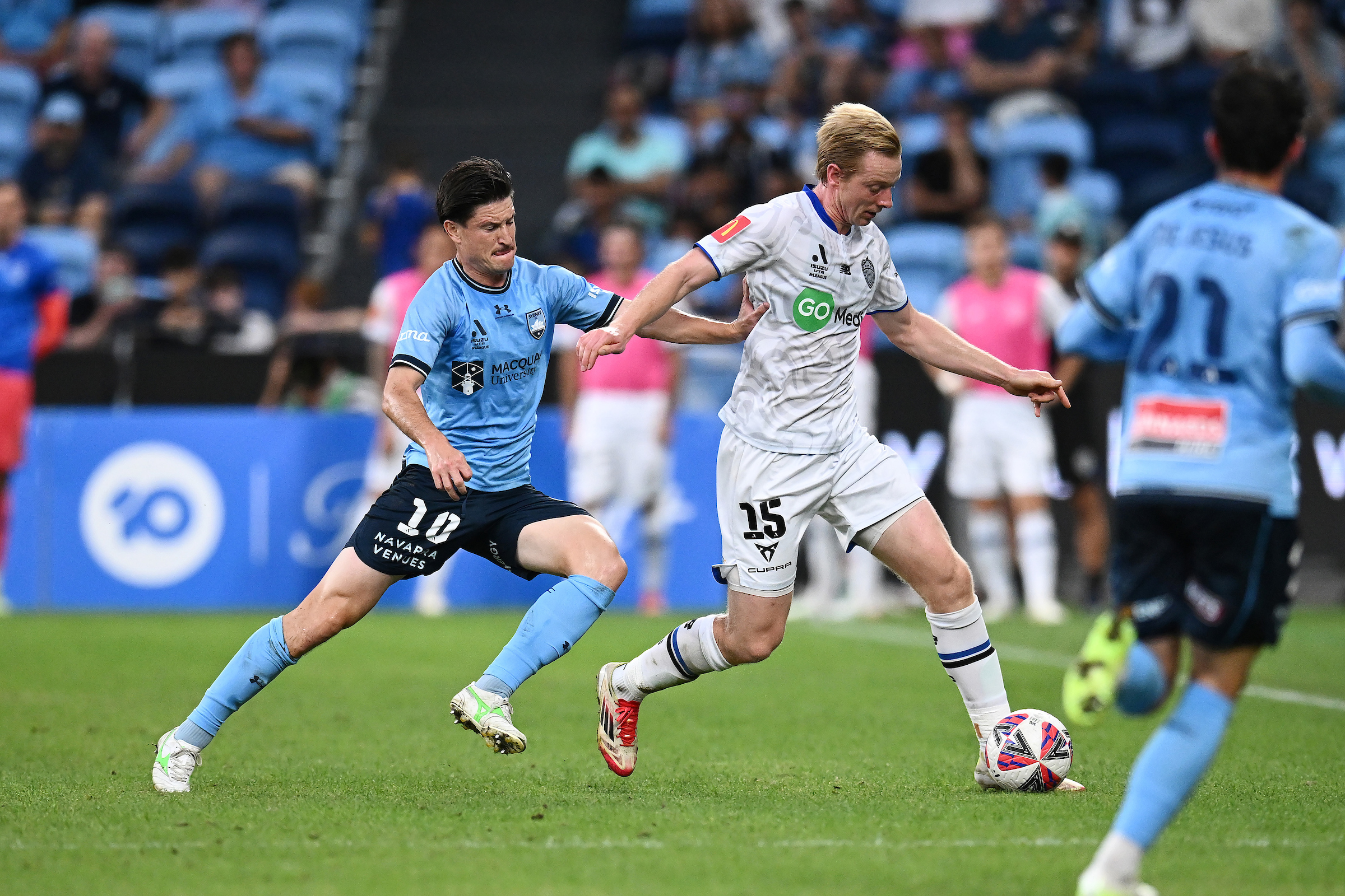 Sydney FC's Joseph Lolley and Francis De Vries of Auckland FC compete for possession. Photo / AAP