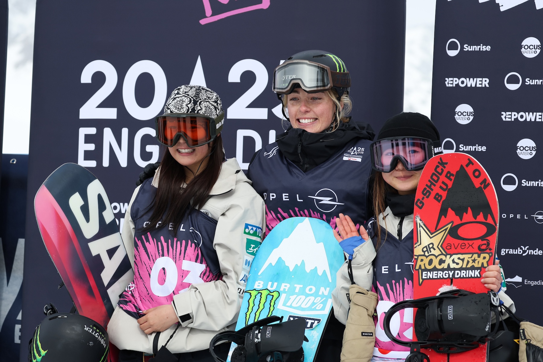 Zoi Sadowski-Synnott in the winner's centre spot on the podium, flanked by Japan's Kokomo Murase (left) and Reira Iwabuchi (right). Photo / FIS Park & Pipe