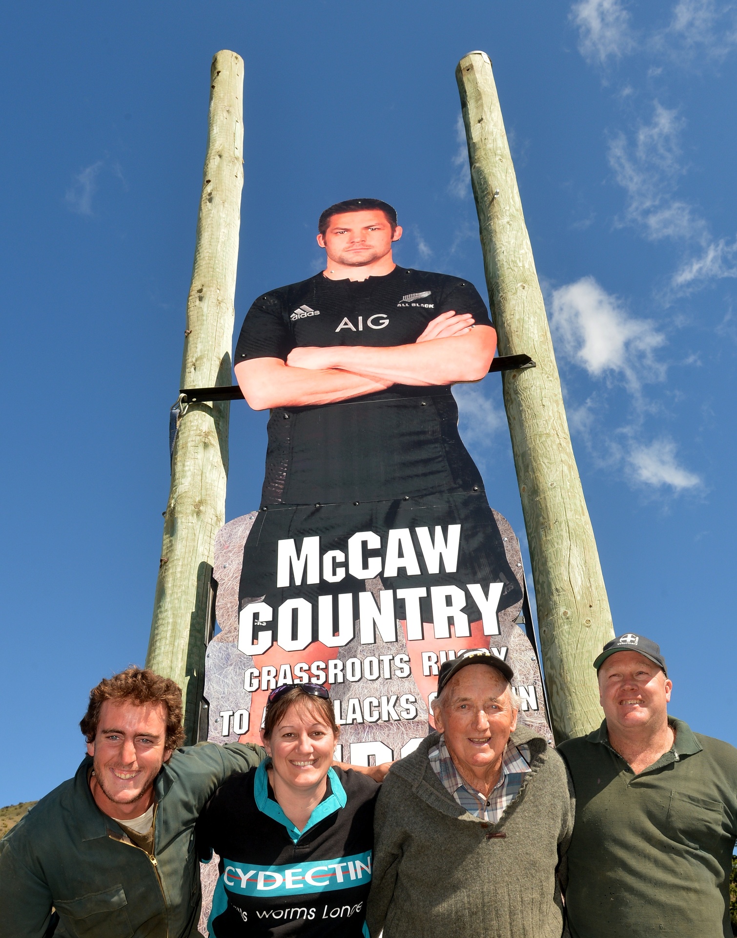 Small Town Wants 175 000 Richie Mccaw Fans To Pitch In For Life Size Bronze Statue Of The All Black Great Nz Herald