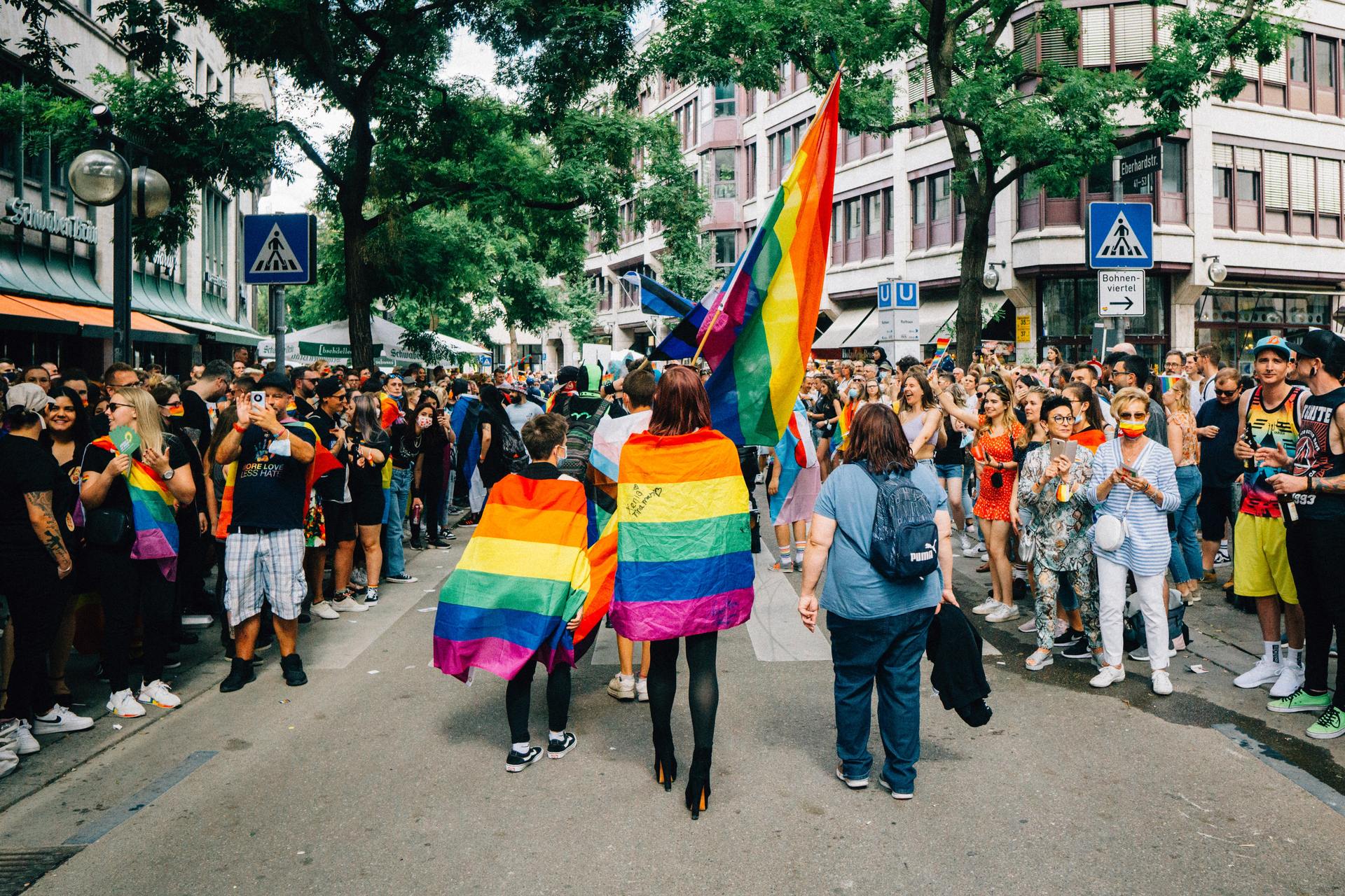 American Airlines now offering non-binary booking options for