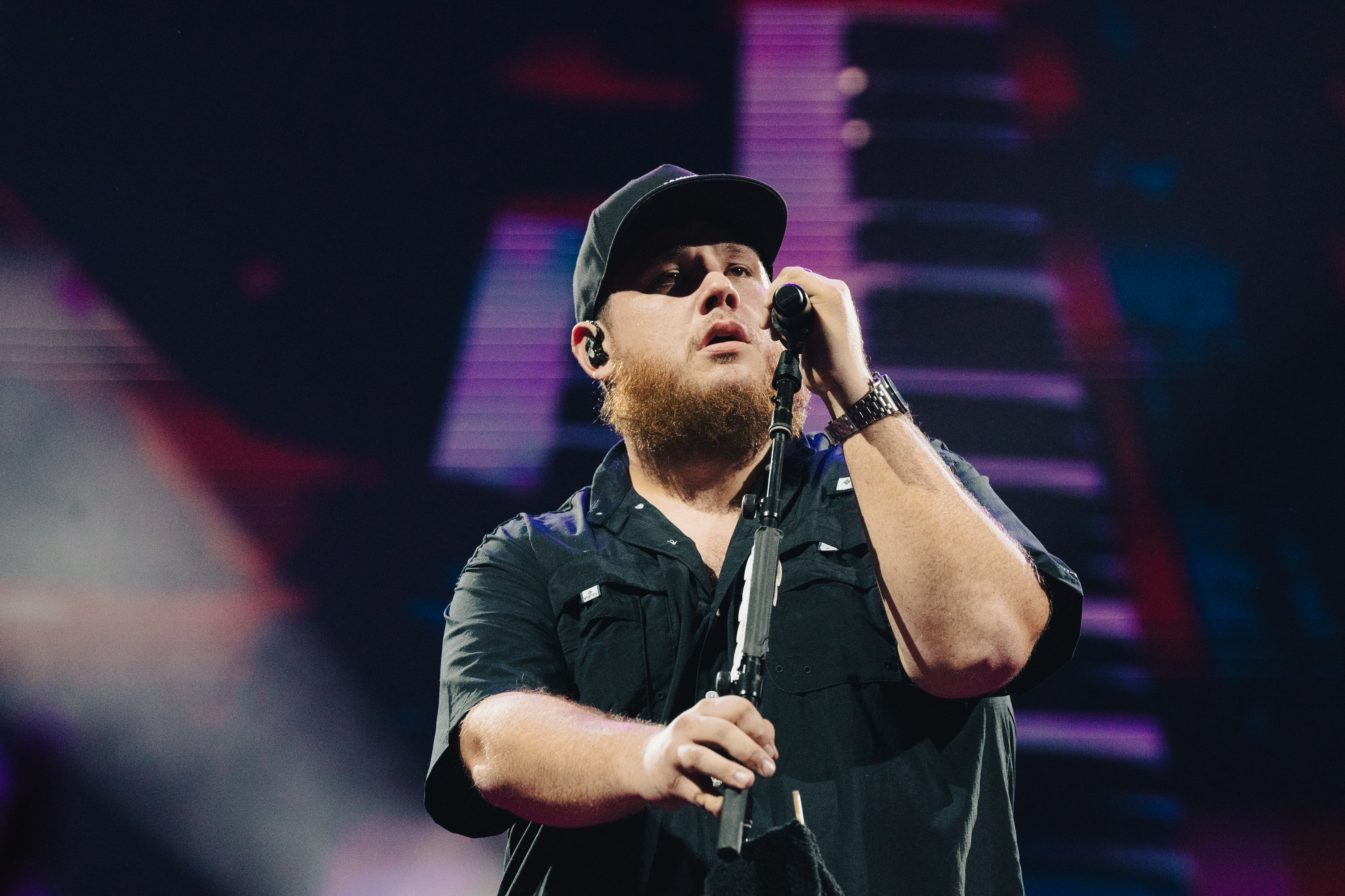 Country music star Luke Combs stuns Spark Arena: All Blacks, a shoey and  tales of New Zealand - NZ Herald