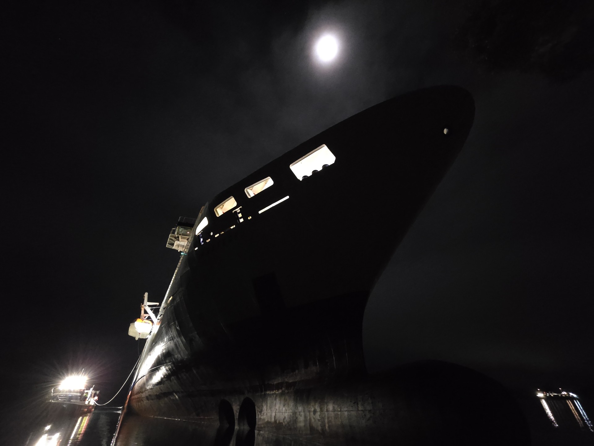 KiwiRail took advice from the Picton Harbourmaster and global experts over when to try to refloat the Aratere ferry.