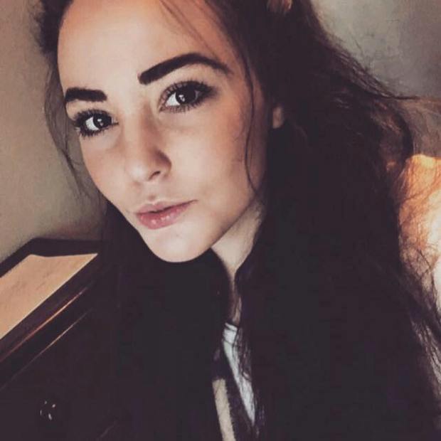 Indiener seinpaal congestie Webcam girl, 21, suffocated herself to death during 'degrading' sex act -  NZ Herald