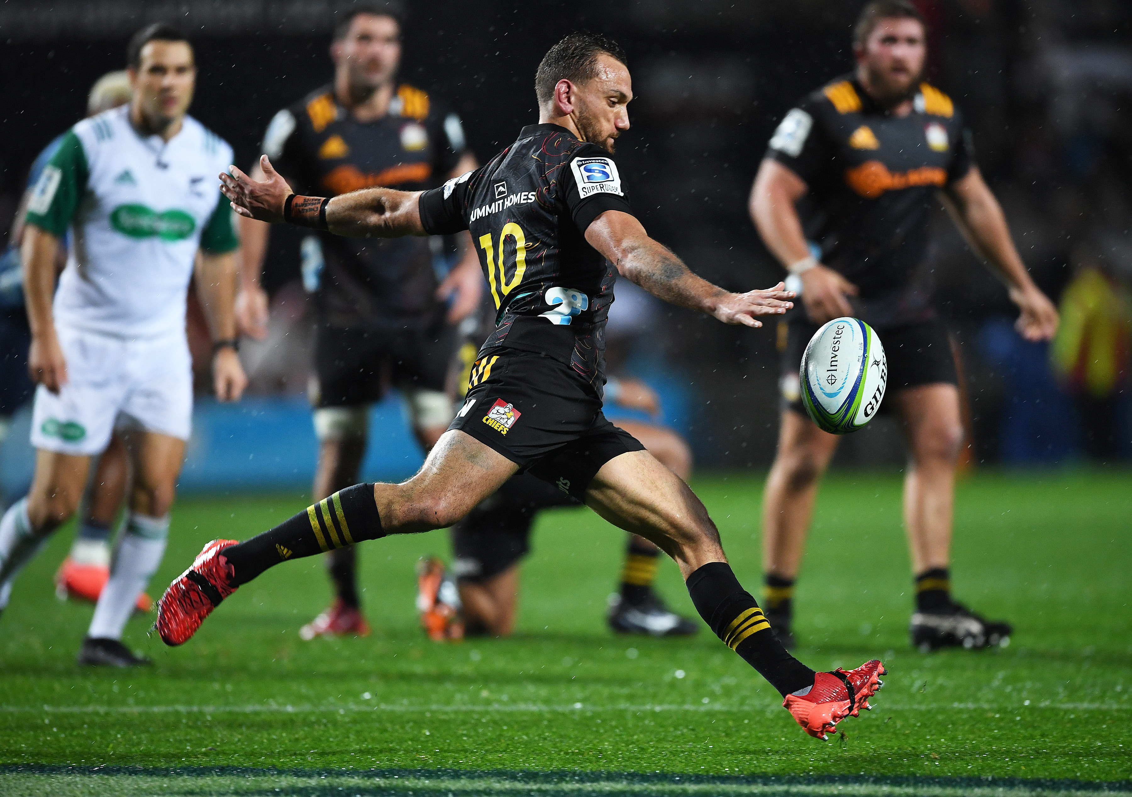 Aaron Cruden playing for the Chiefs in 2020. Photo / Photosport