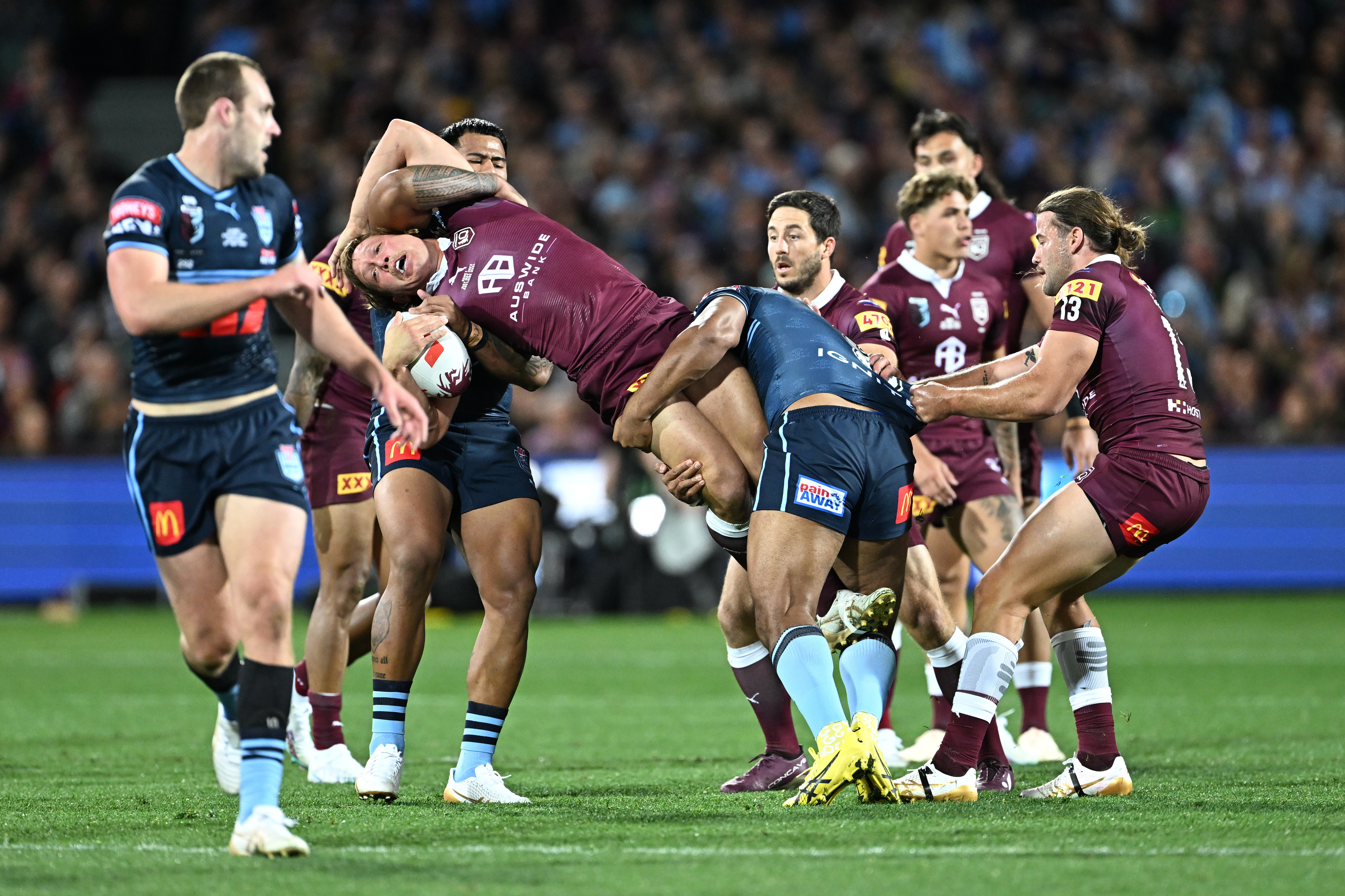 Queensland Maroons defeat NSW Blues 26-18 in State of Origin I at