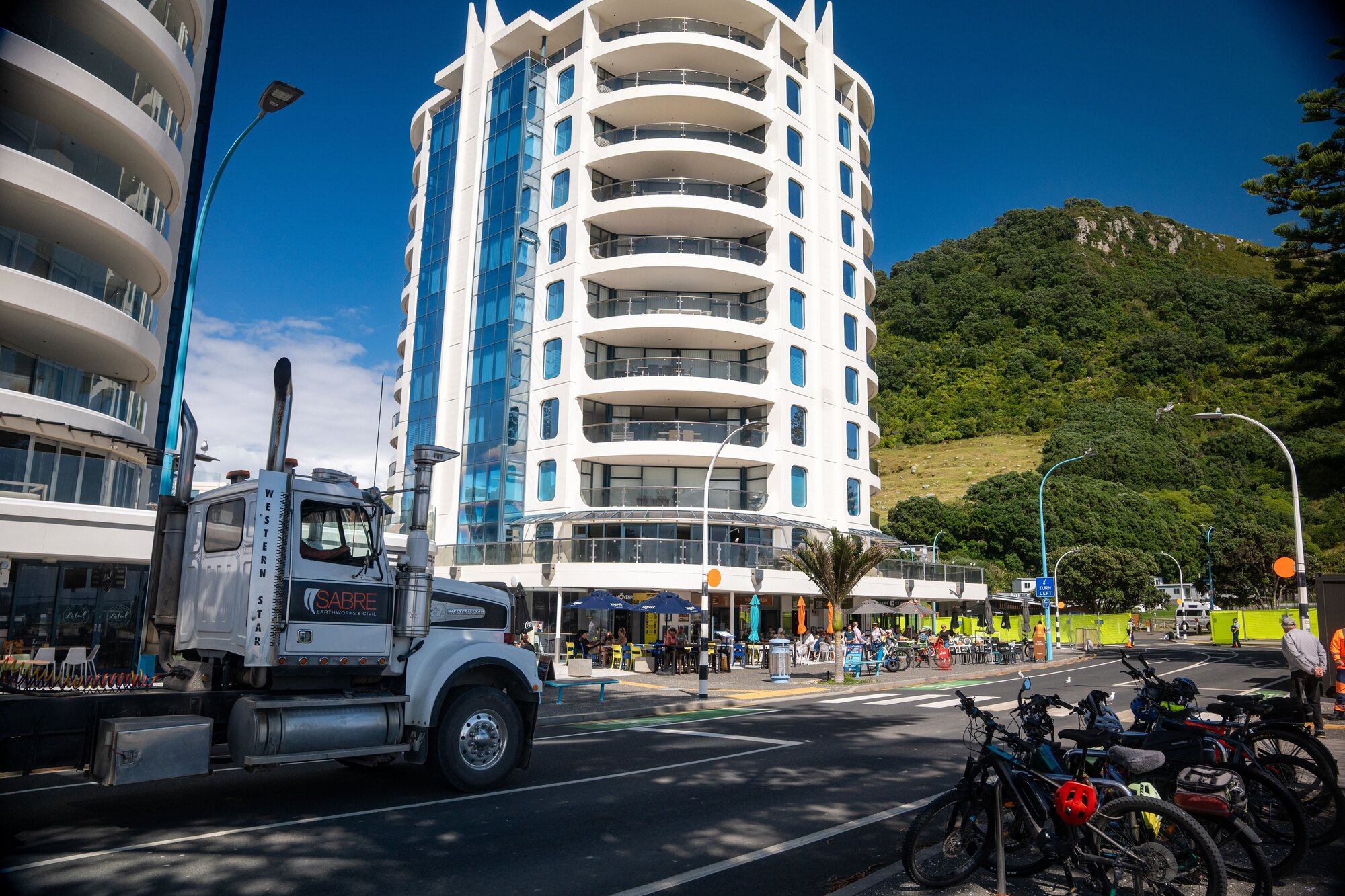 Marine Parade cafés reopened on January 28 when the cordon was reduced. Photo / Corey Fleming