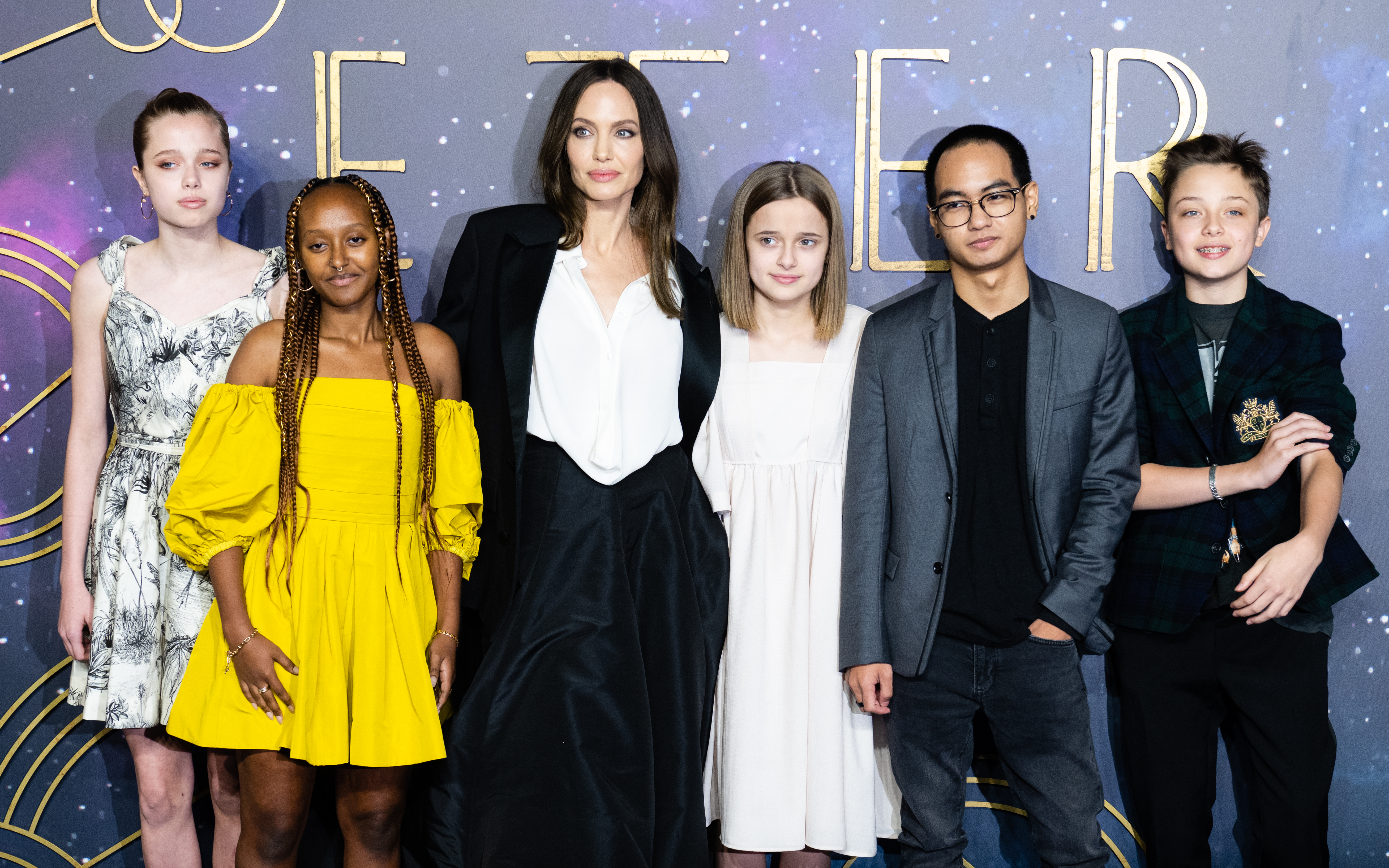 Shiloh, Zahara, Angelina Jolie, Vivienne, Maddox and Knox. Photo / Getty Images