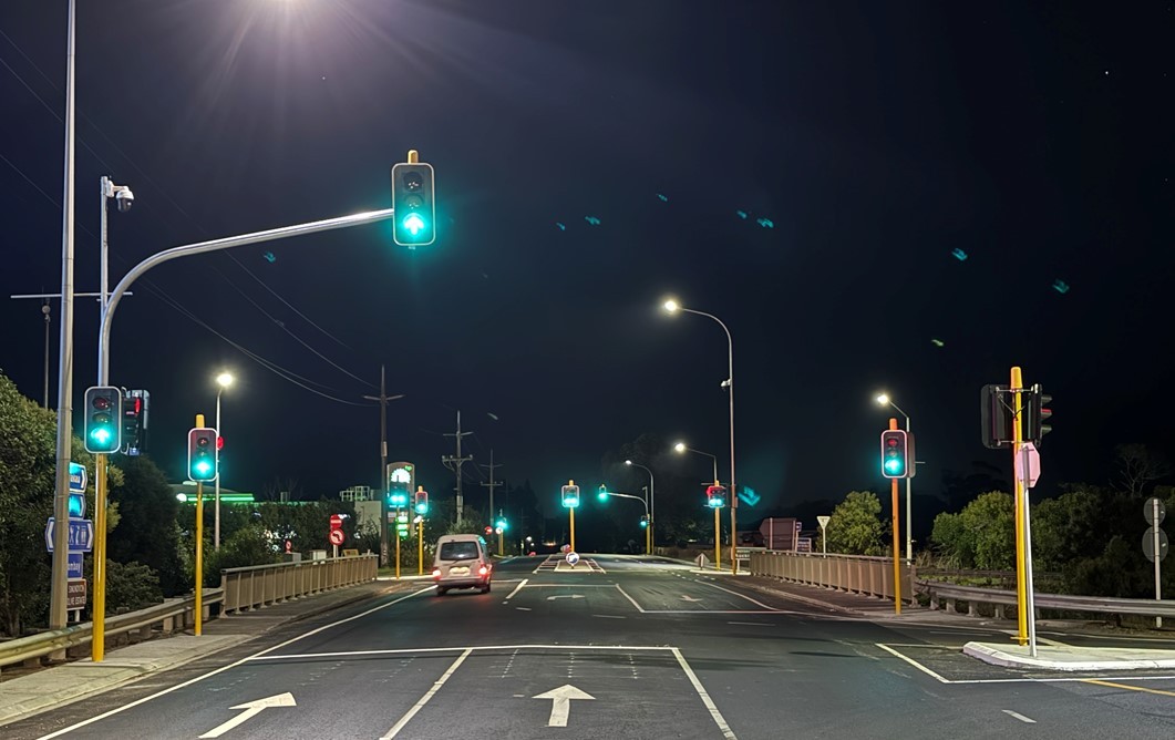 The new traffic lights are located at the Bombay Interchange and the adjacent BP Bombay service centre exit. Photo / NZ Transport Agency