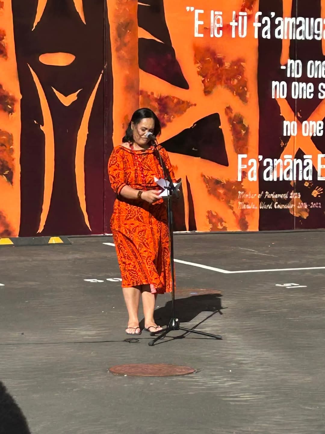 Vasa Fia Collins addressed those gathered at the unveiling of husband Efeso Collins' mural in Manukau yesterday.