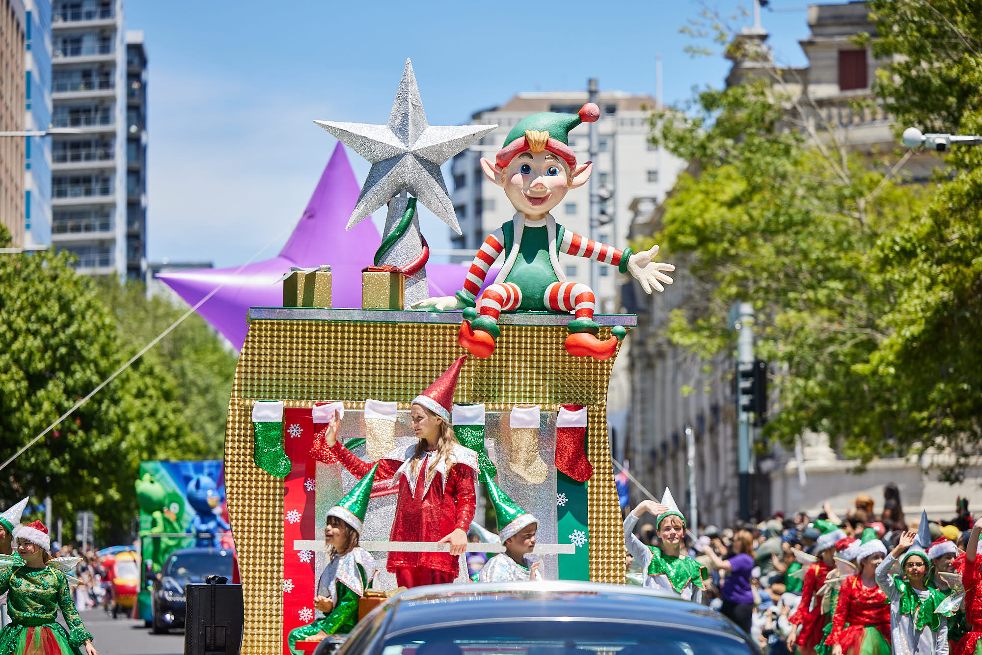 Farmers Santa Parade in Queen St, 2023.