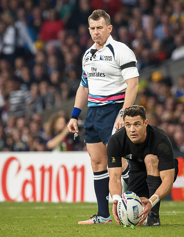 Dan Carter explains the right-footed conversion - NZ Herald