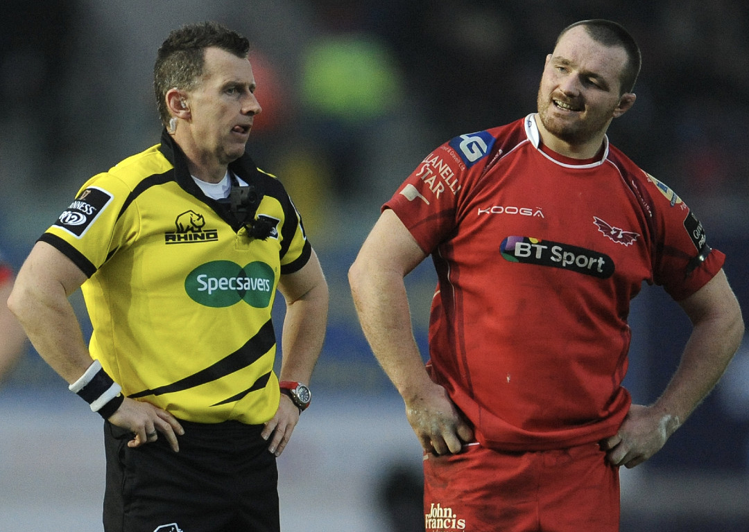 Rugby Referee Nigel Owens Forgets To Bring His Cards To Pro14 Match Nz Herald