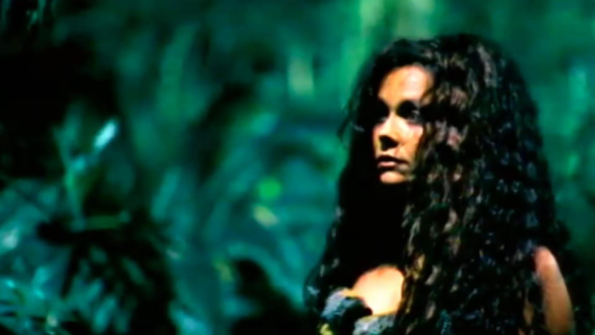 In 1999, Mohi also released her debut album Oceania.