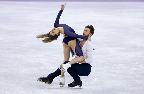 Winter Olympic skater covers up after wardrobe malfunction flashing her bum  instead - NZ Herald