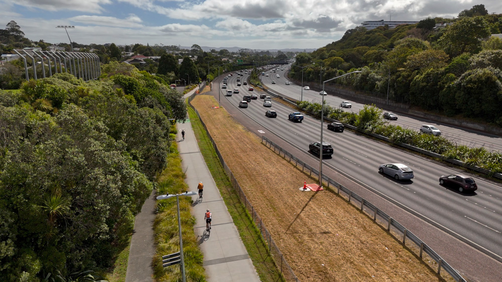 The cycleway alongside the Northwestern Motorway. Projects like this are in doubt under the new GPS on land transport. Photo / Jason Dorday
