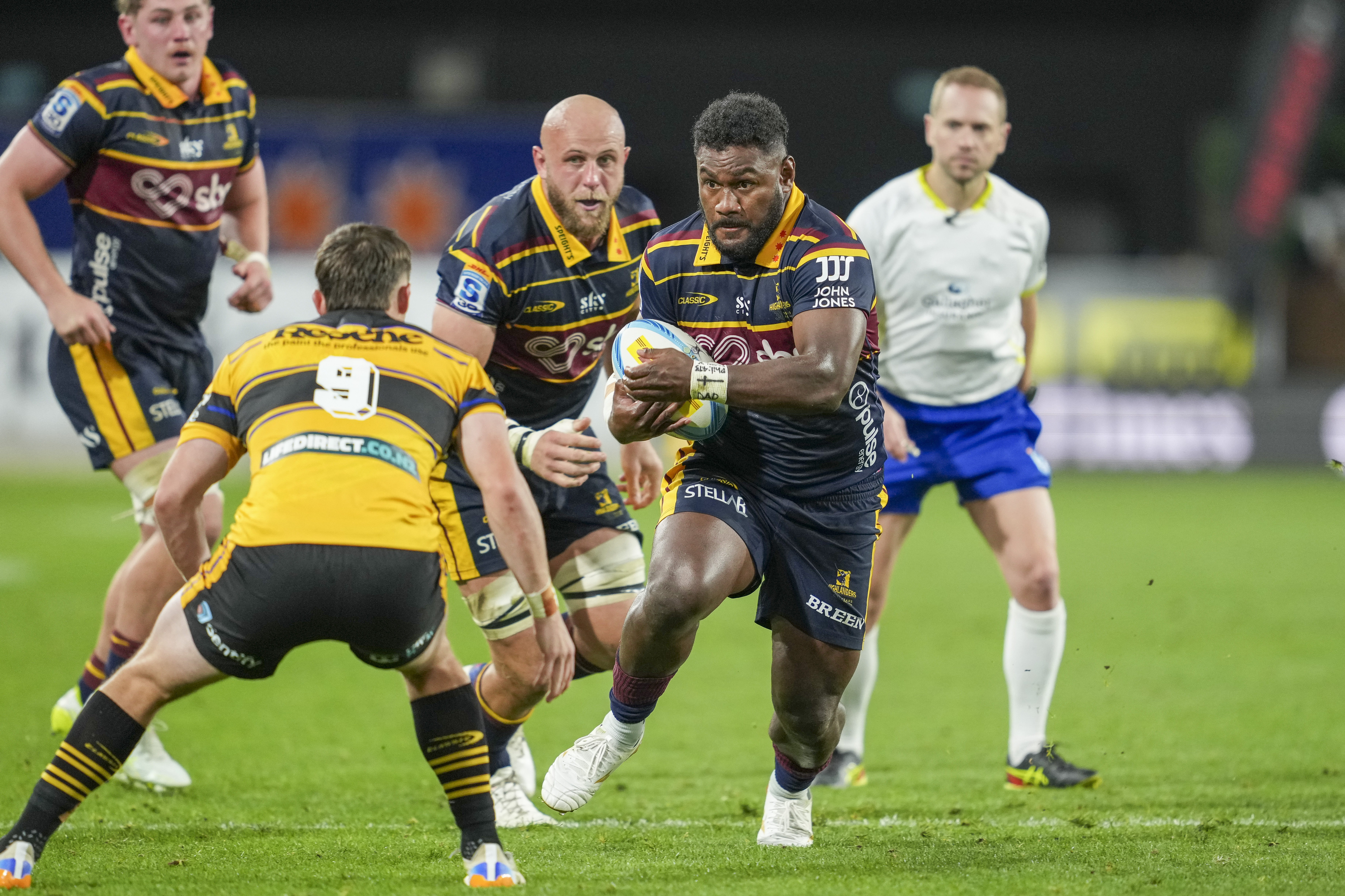 Highlanders co-captain Timoci Tavatavanawai lines up Hurricanes defender Cam Roigard. Photo / SmartFrame