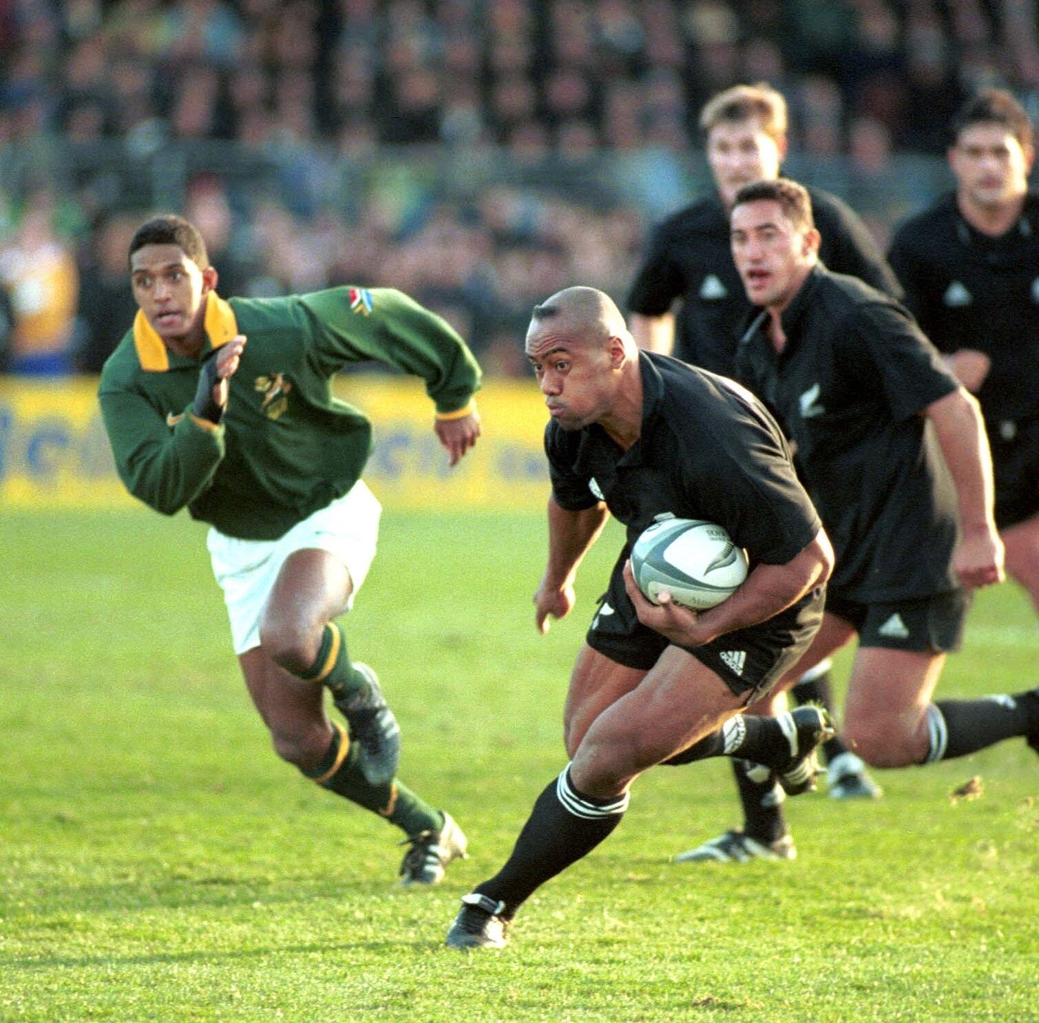 Jonah Lomu on the charge at Carisbrook in 1999. Photo / Photosport