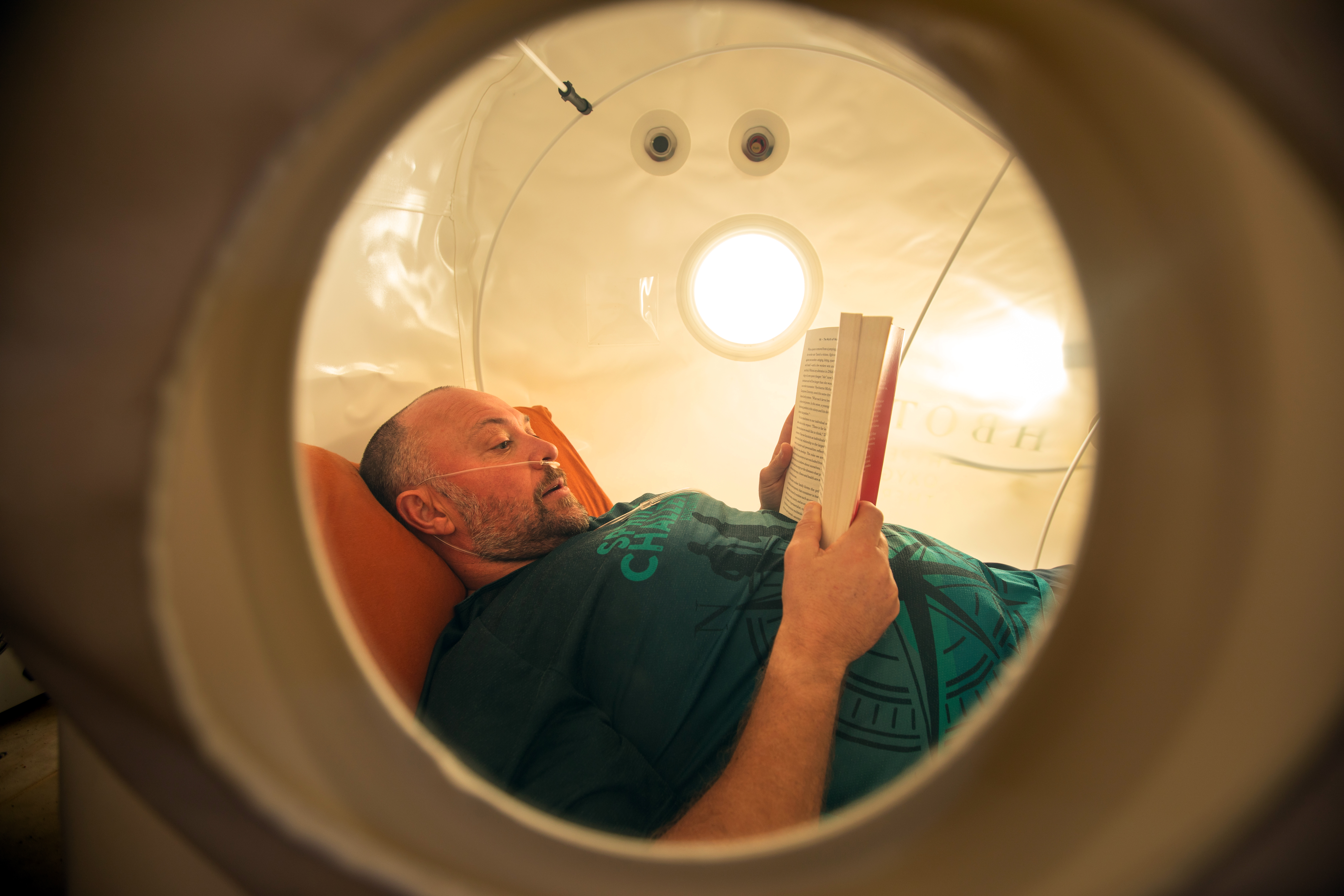 Former NZSAS member Gregg Johnson in a hyperbaric chamber designed to pump oxygen into the body which can help brain  damage recovery. Photo / Tim Cuff