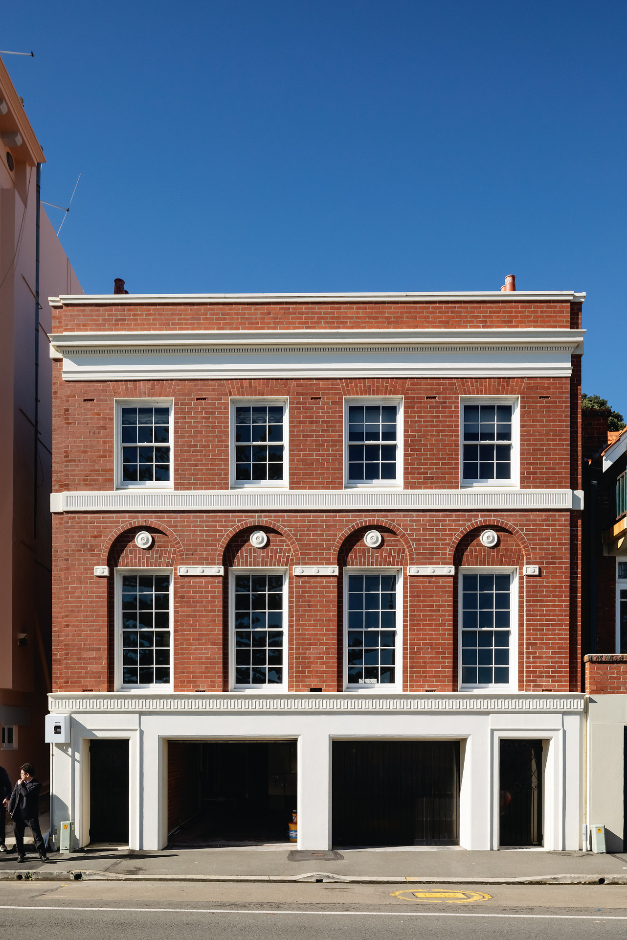 300 Oriental Parade. Phoro / Patrick Reynolds for photography and publisher Massey University Press for Wellington Architecture: A Walking Guide