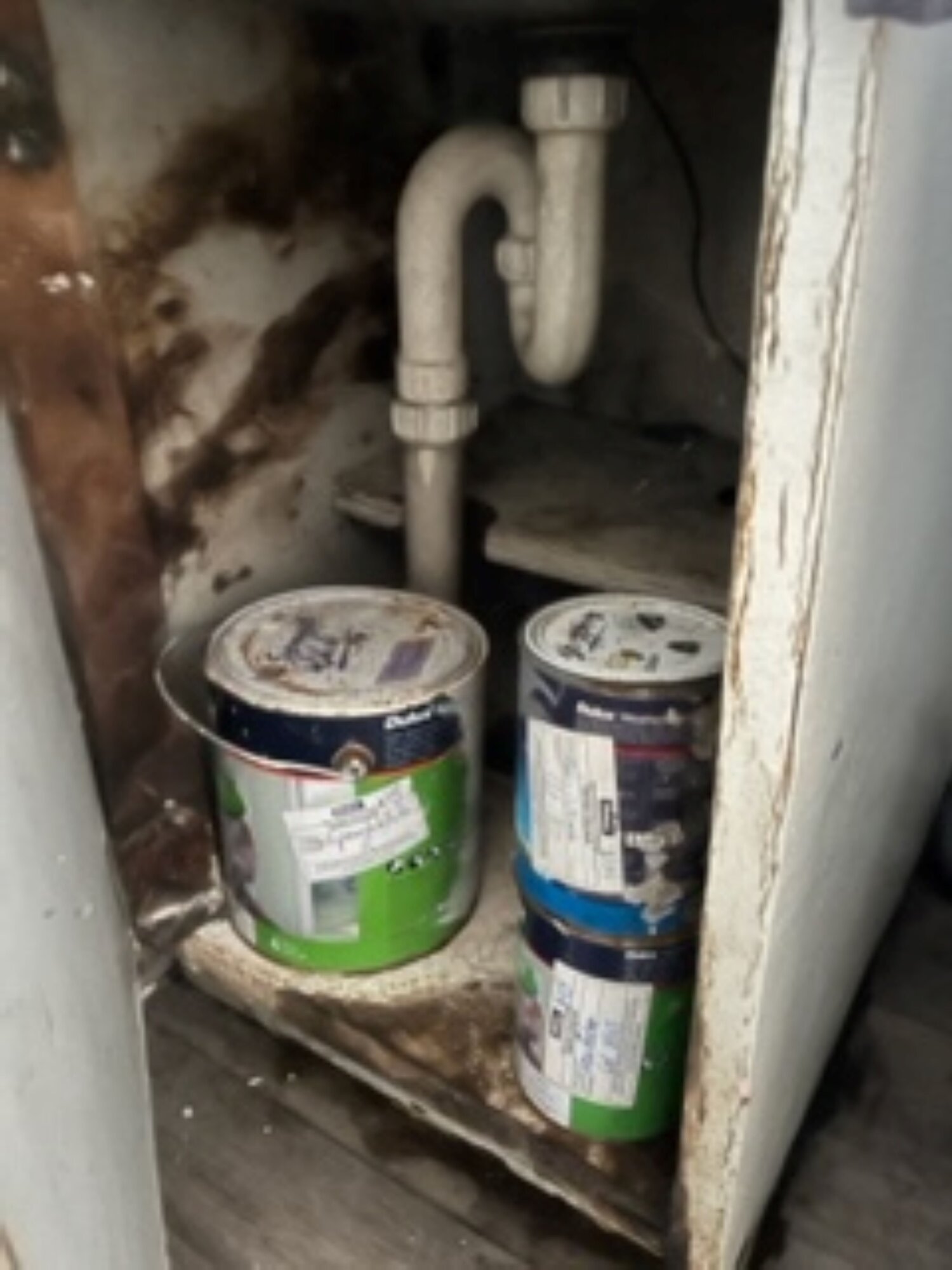 Water leaking issues at Stephen and Jasu Bhana's property.