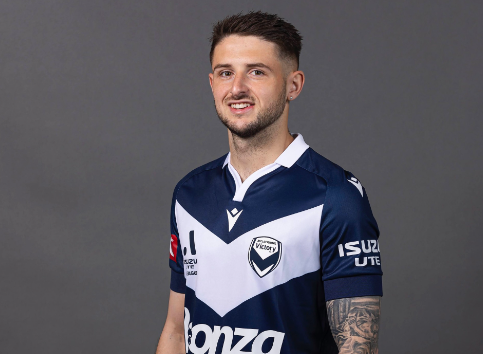 Auckland FC have signed Melbourne Victory's Jake Brimmer.