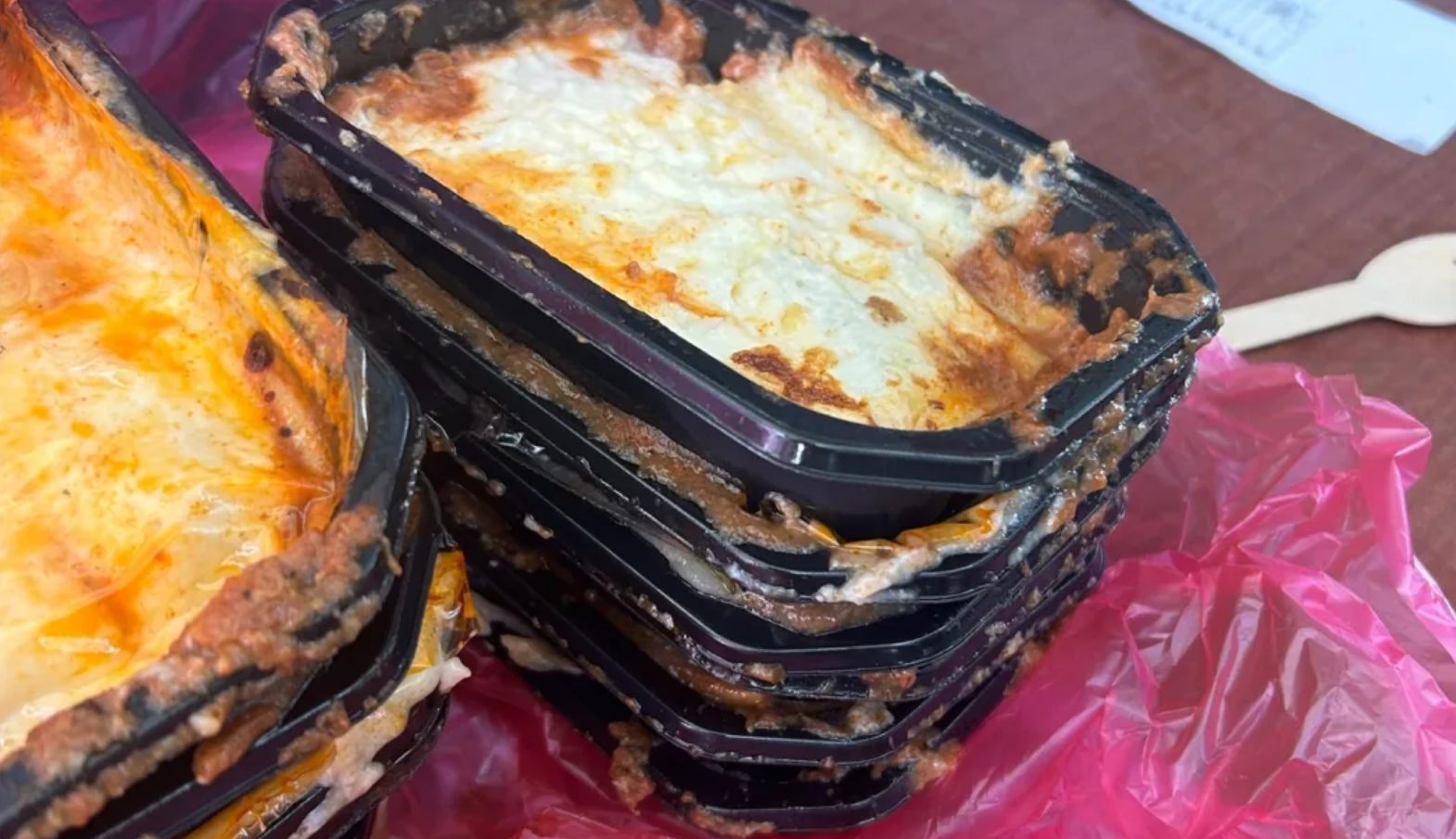 Te Puke Intermediate School says its school lunches were delivered so hot, containers have exploded. 