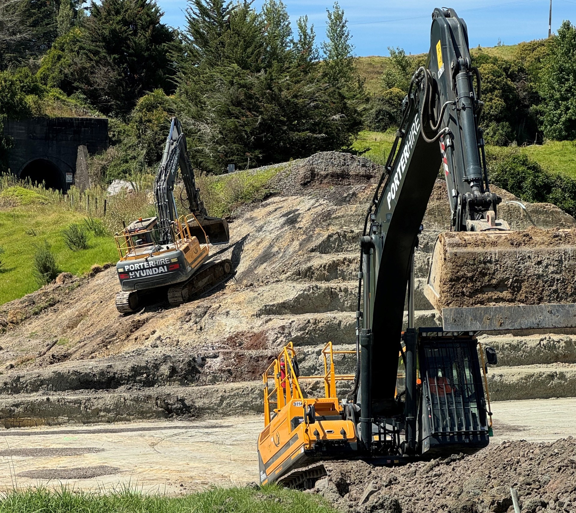 The upgrades to the North Auckland Line includes an 8m-deep excavation near Ranganui, Kaiwaka, where 21,000 cu m of unsuitable, saturated soil had to be excavated and will be replaced with more suitable foundations.