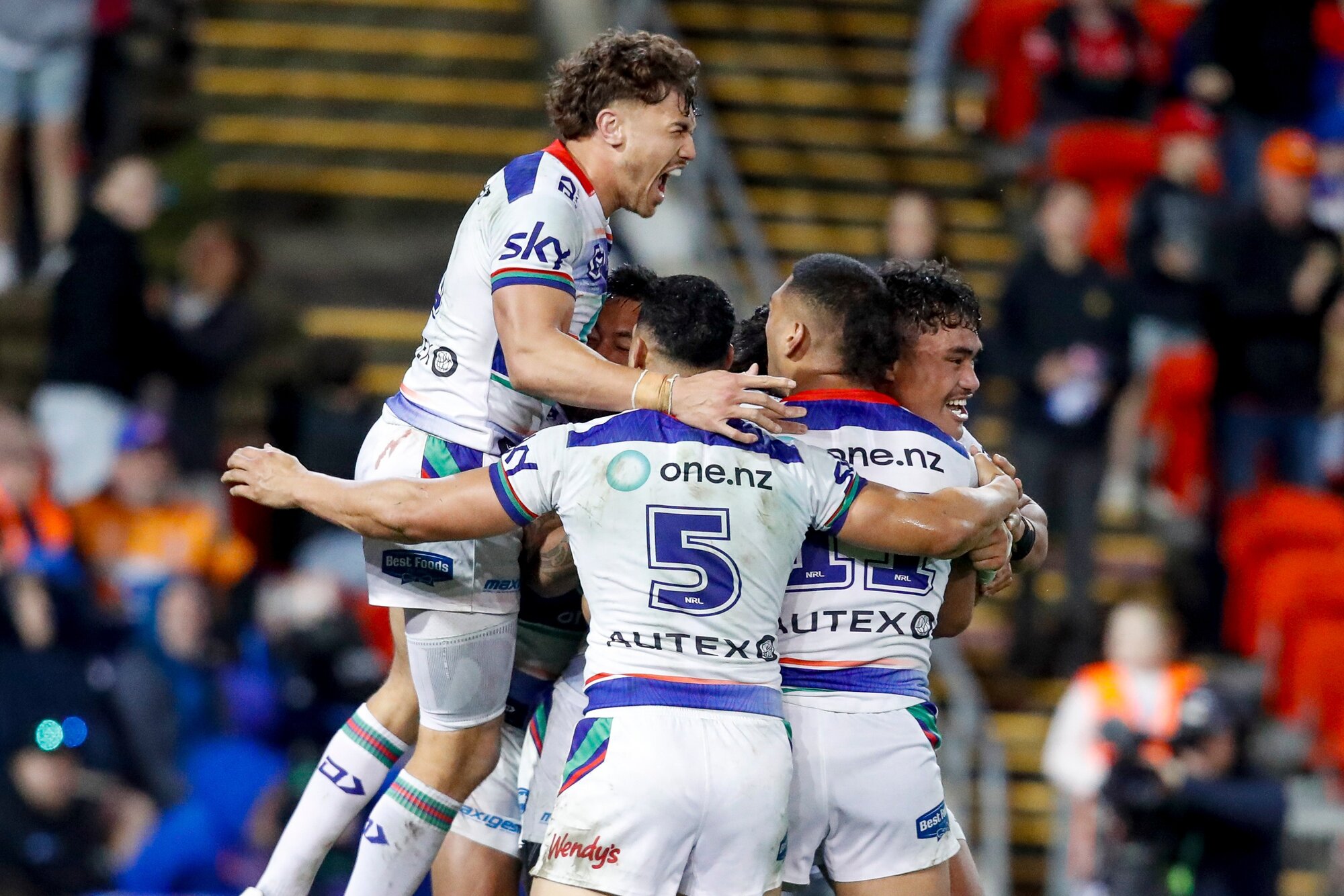 The Warriors celebrate after Leka Halasima stunning try brought victory over the Newcastle Knights. Photo/ Photosport