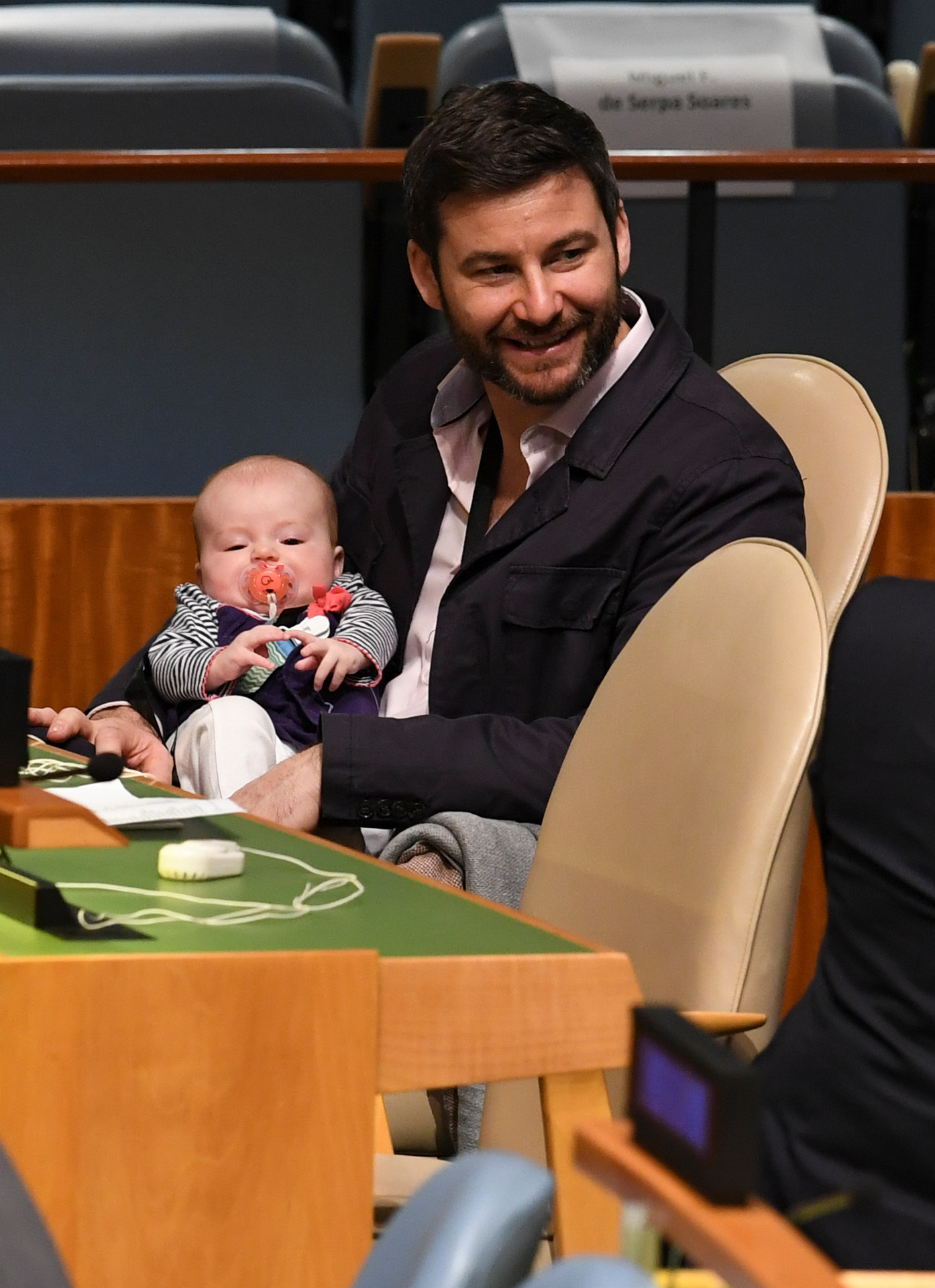 Clarke Gayford holds Neve at the United Nations General Assembly. Photo / AFP
