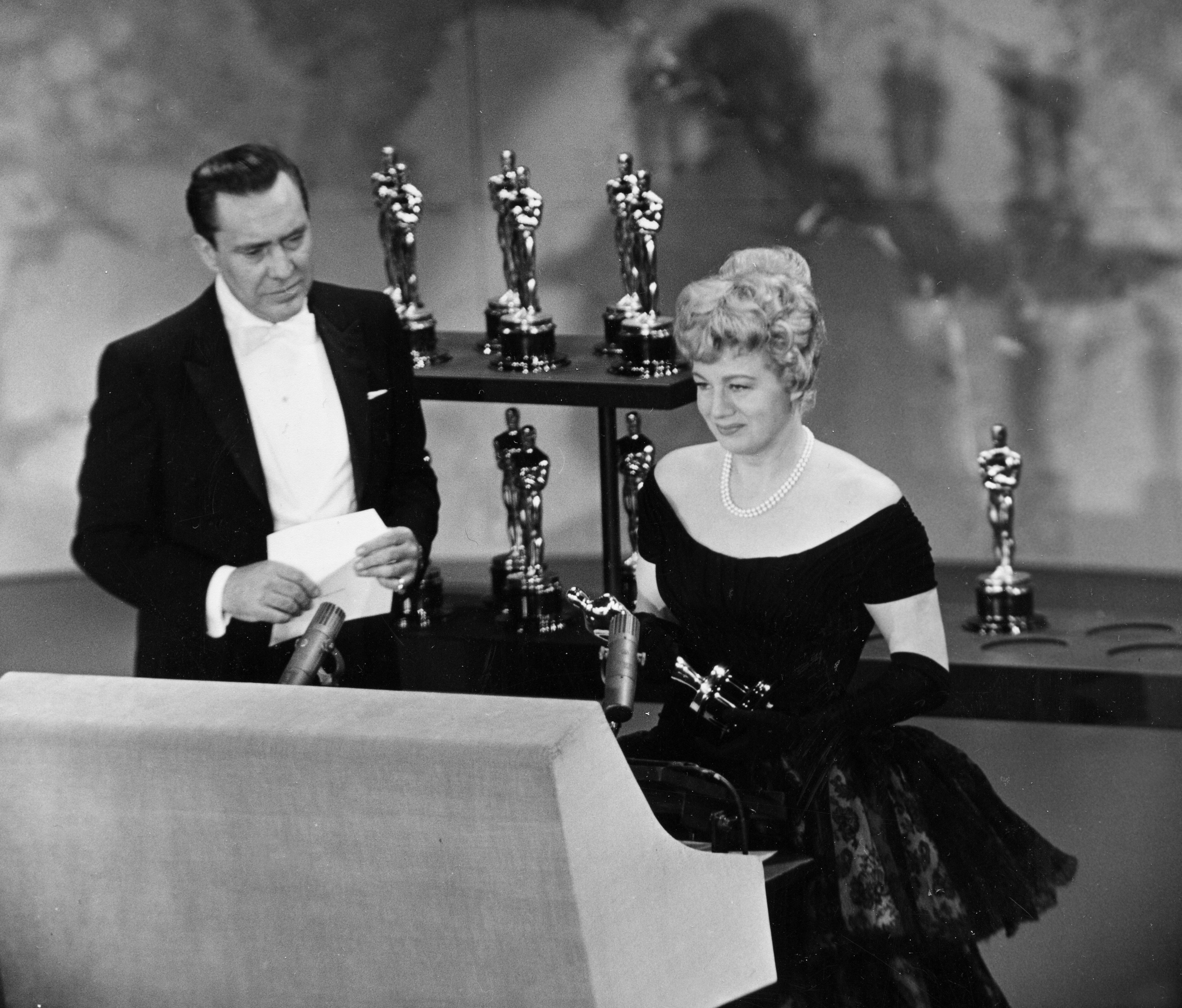 In 1960, actors and writers were on strike but actors and studios called a truce so all could attend the Academy Awards — a move forbidden under today’s union rules. Photo / AP